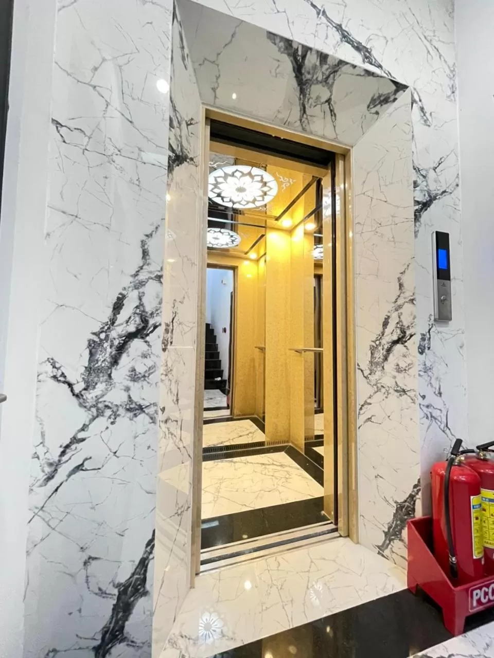 elevator in TÂY NINH CITY HOTEL