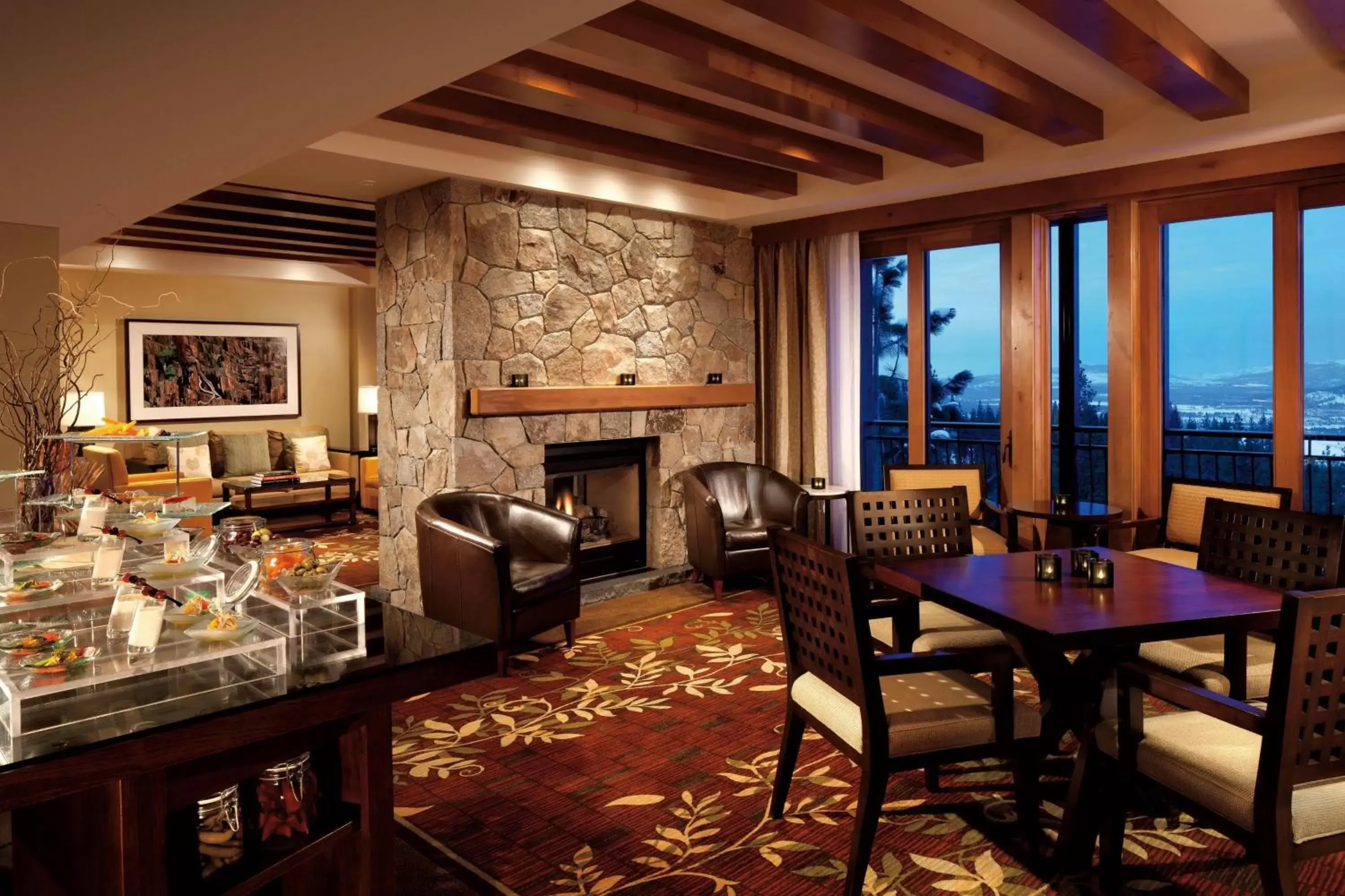 Lounge or bar in The Ritz-Carlton, Lake Tahoe