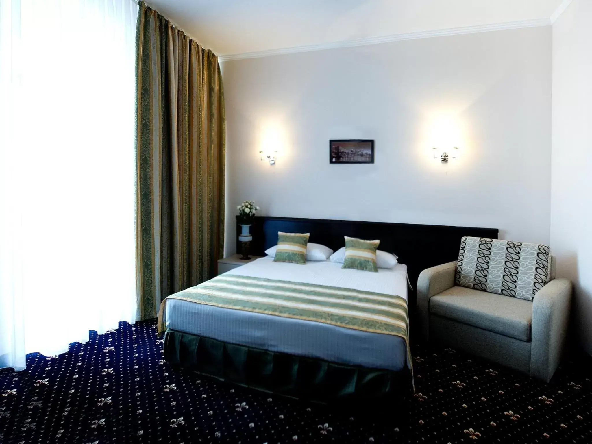 Bedroom, Bed in Manhattan Hotel & Restaurant Bedroom, Bed in Manhattan Hotel & Restaurant