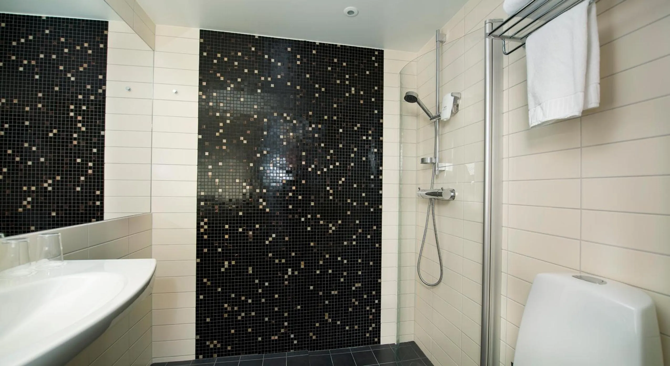 Bathroom in Quality Hotel Luleå