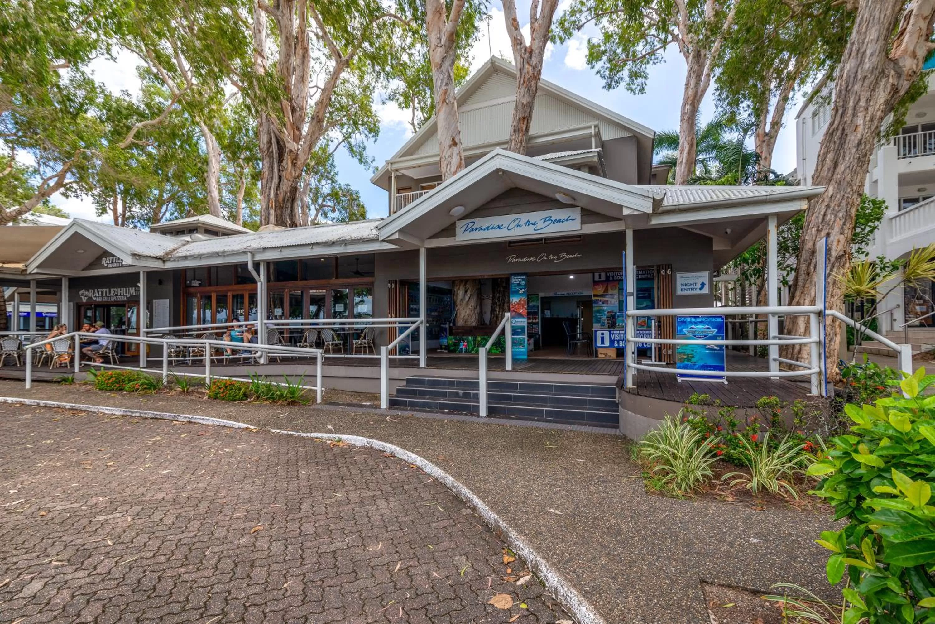 Facade/entrance in Paradise On The Beach Resort
