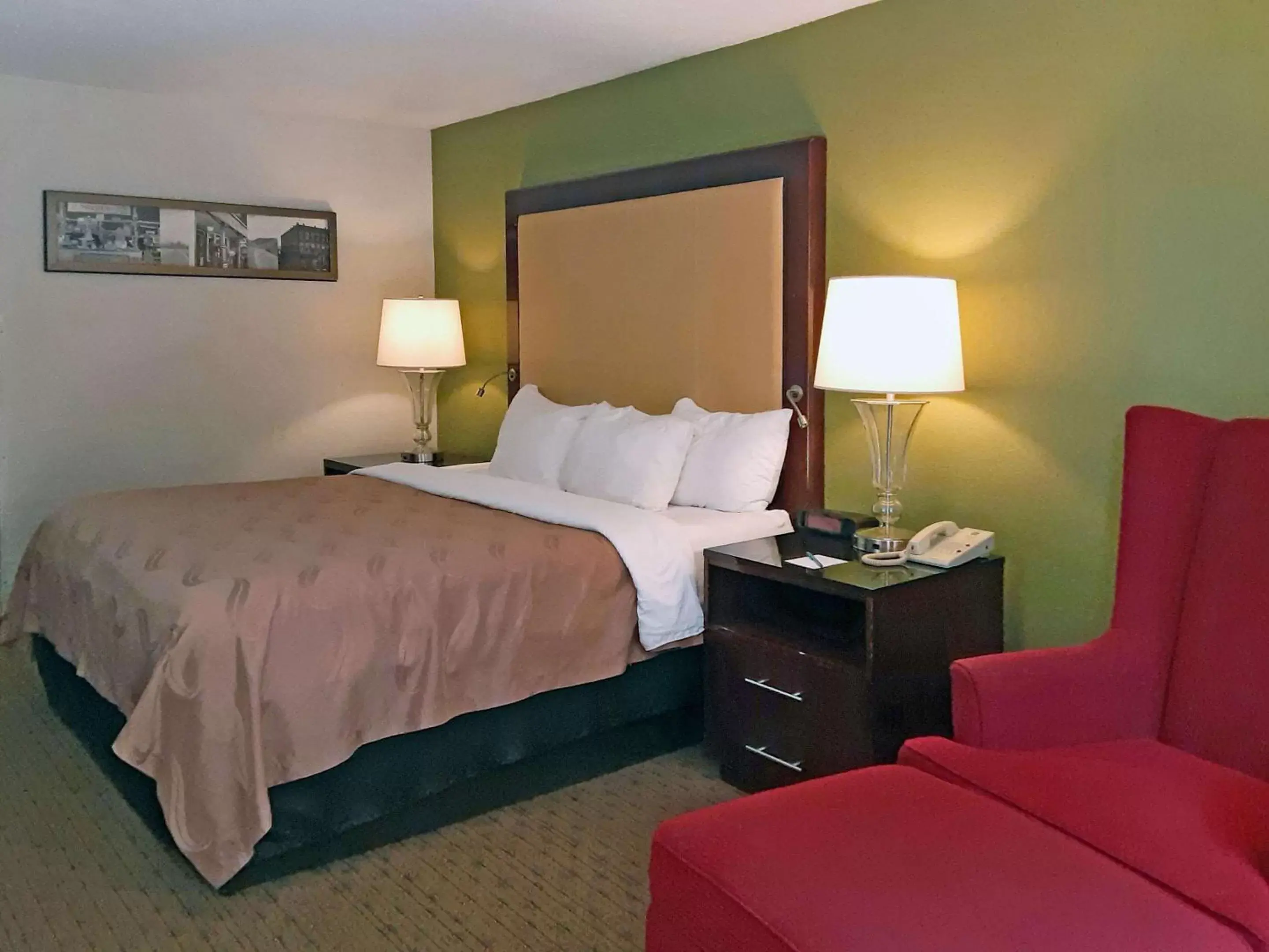 Bedroom, Bed in Quality Inn Morganton