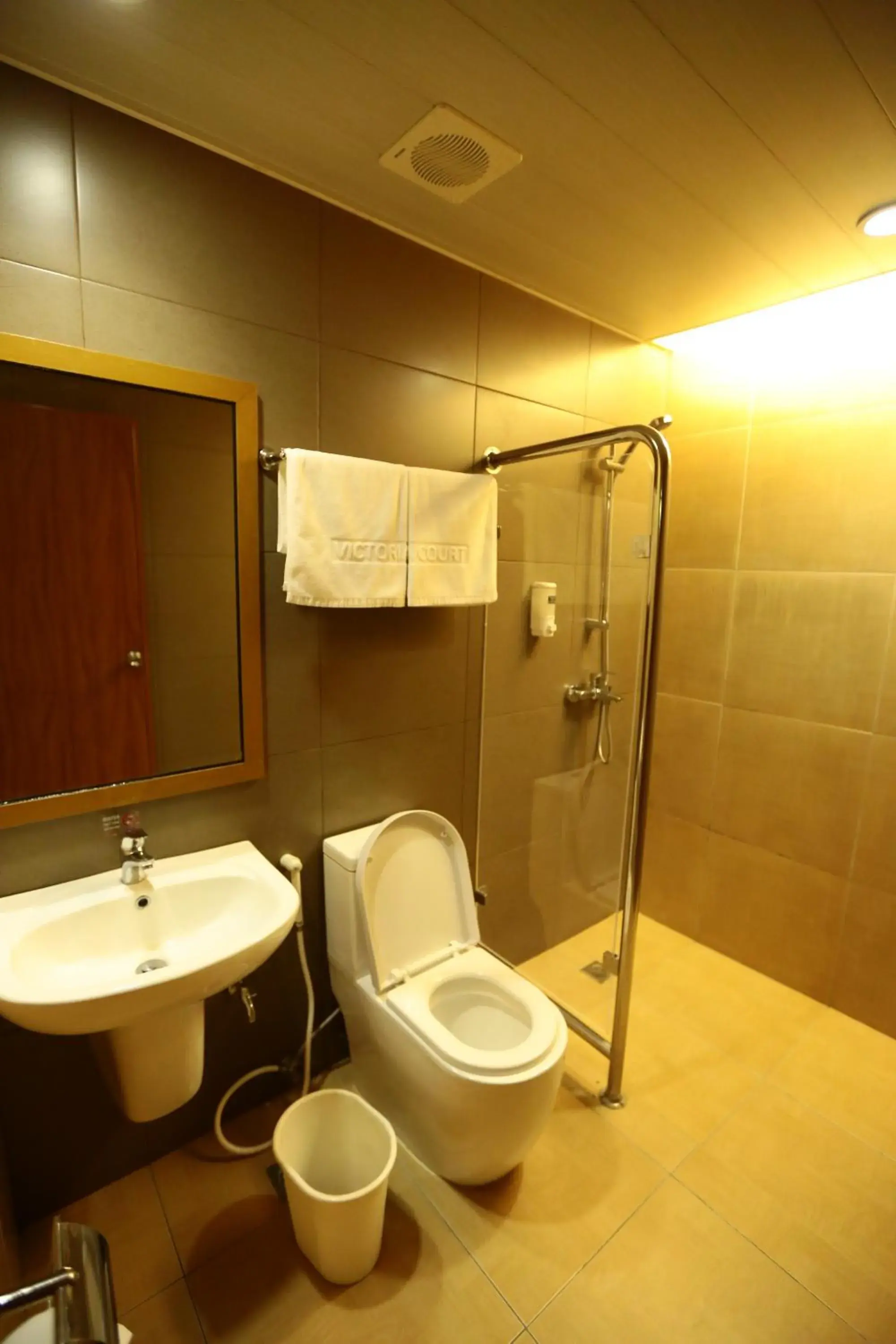 Bathroom in Victoria Court Cuneta Motorist Lodge