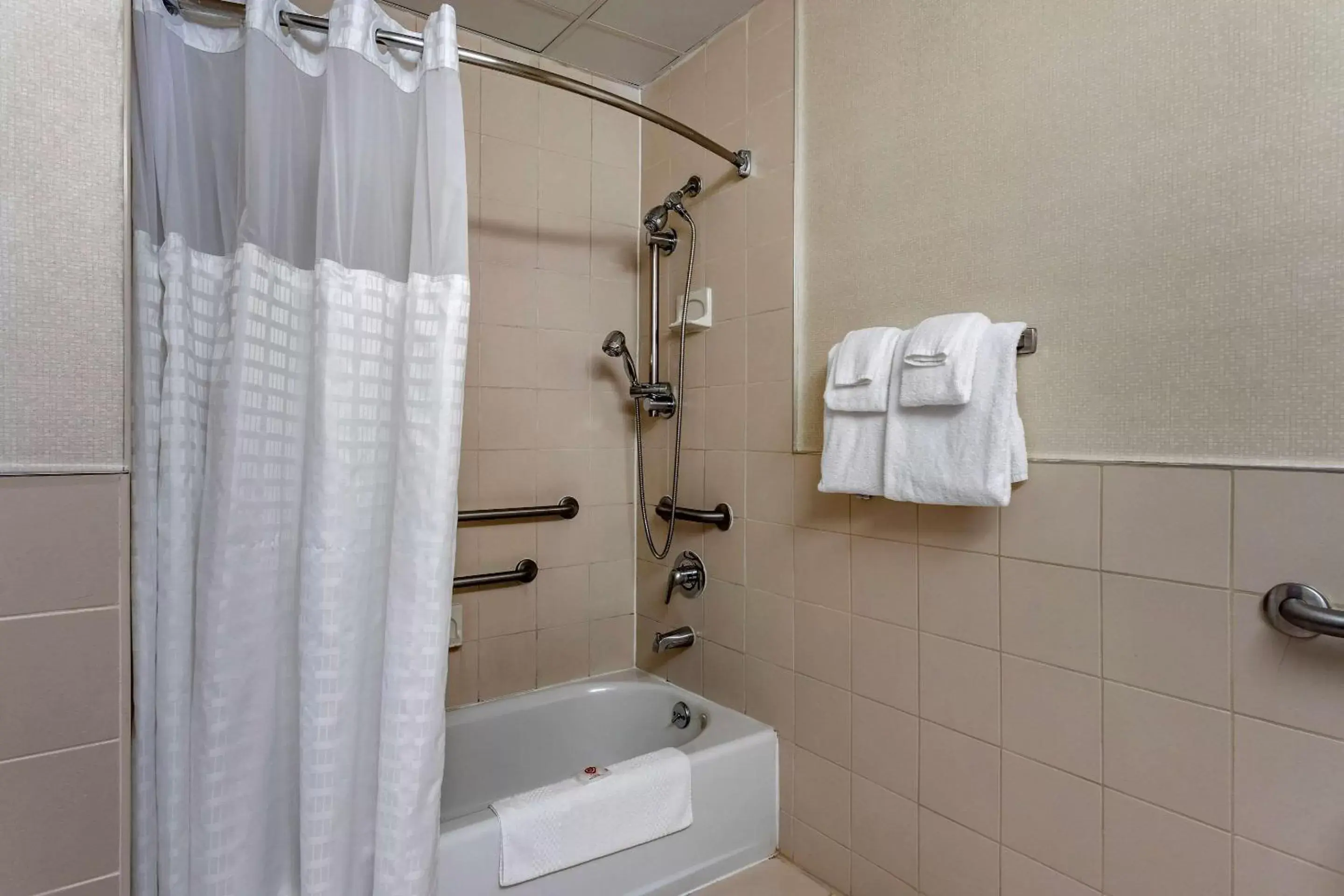 Photo of the whole room, Bathroom in Comfort Inn Syosset-Long Island