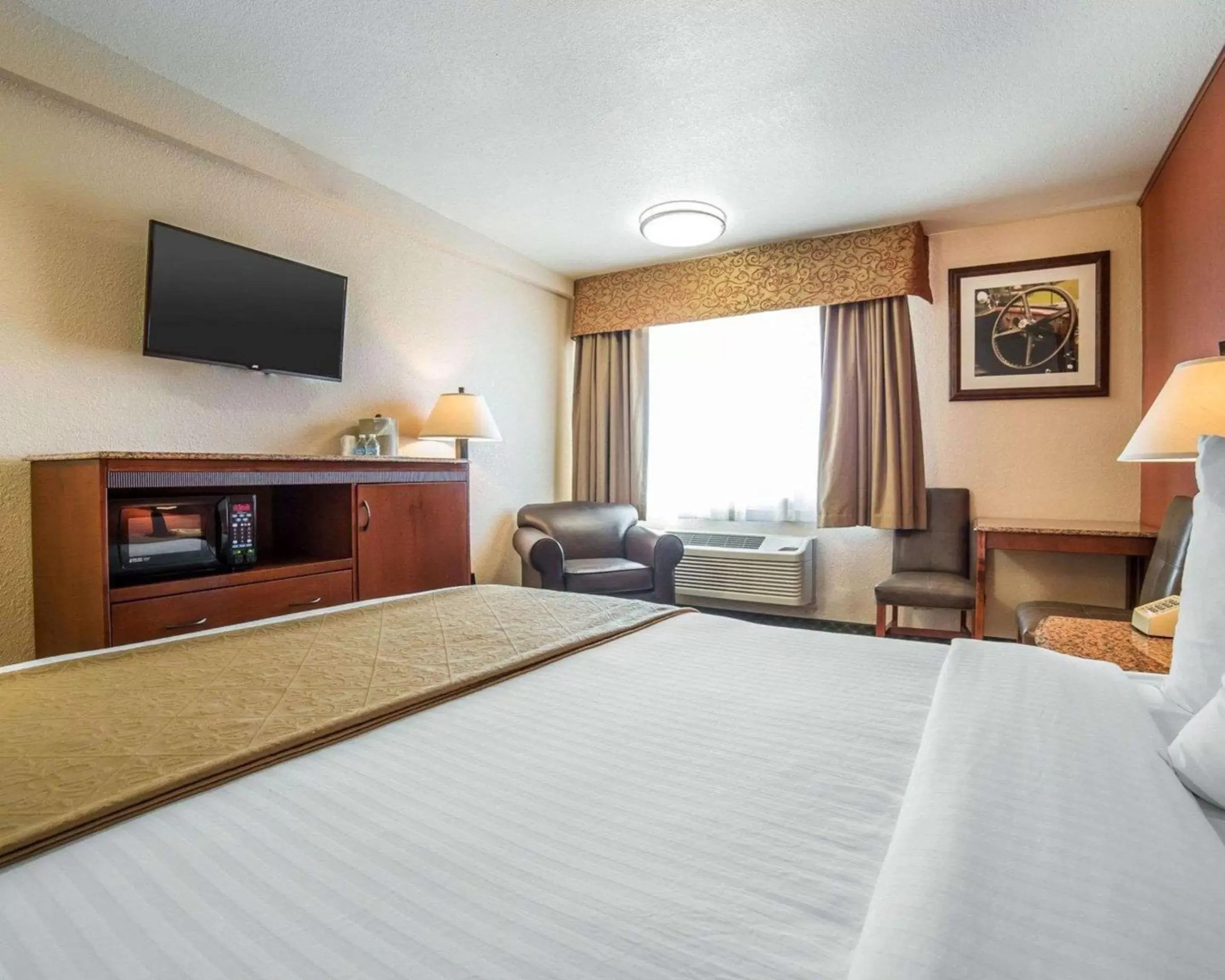 Photo of the whole room, Bed in Quality Inn Winnemucca- Model T Casino