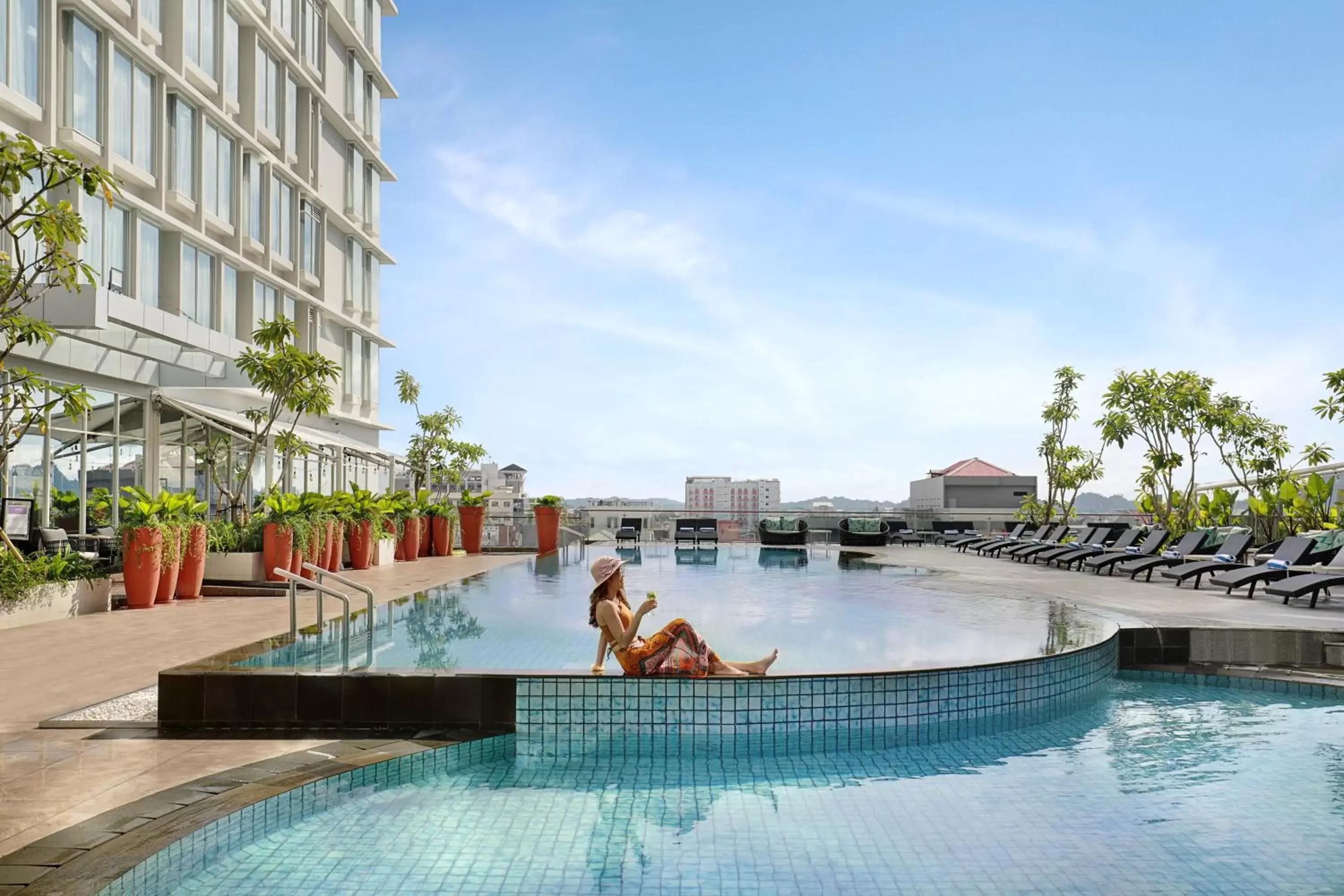 Swimming pool in Mercure Samarinda Swimming pool in Mercure Samarinda