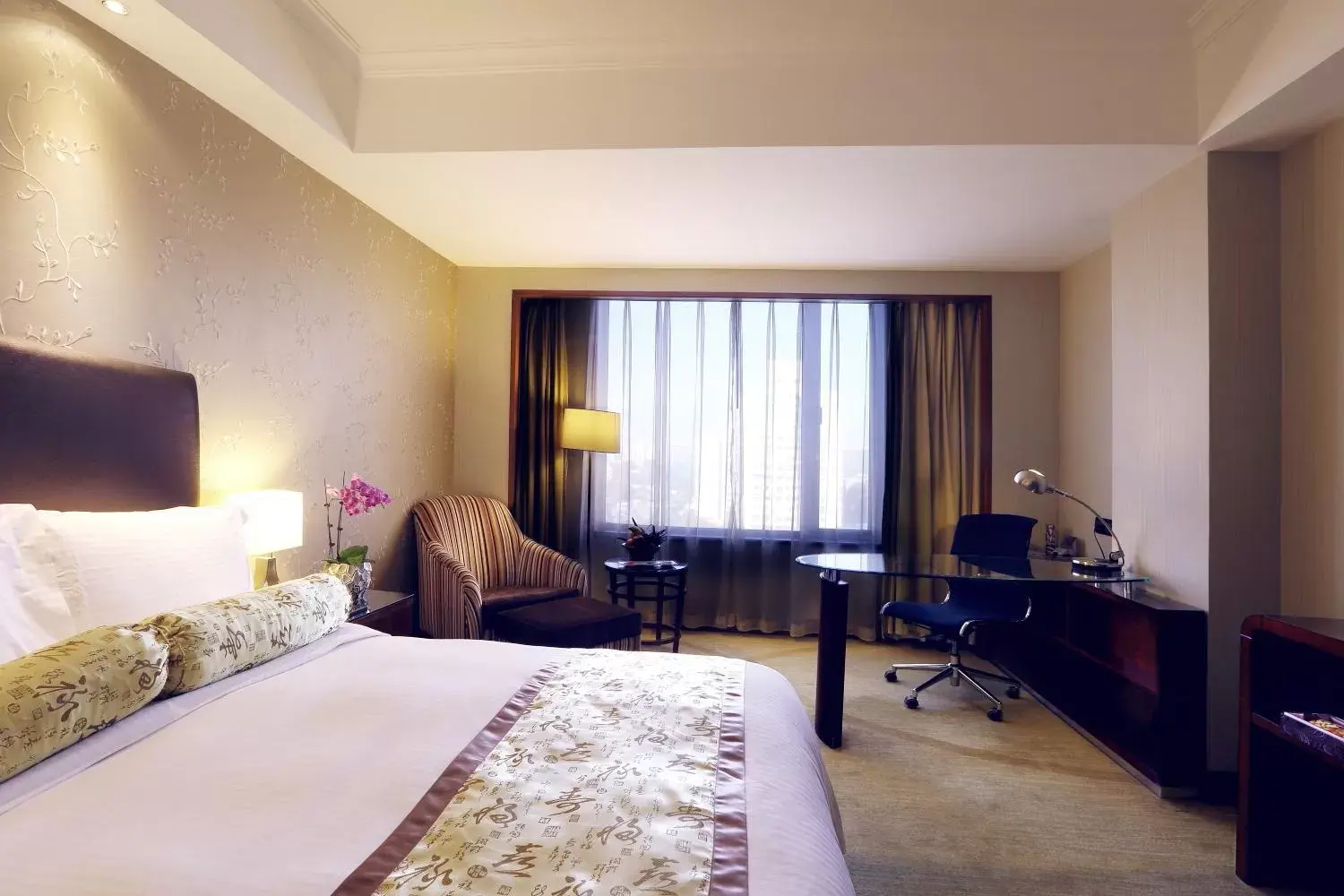 Bedroom, TV/Entertainment Center in Grand Mercure Beijing Central