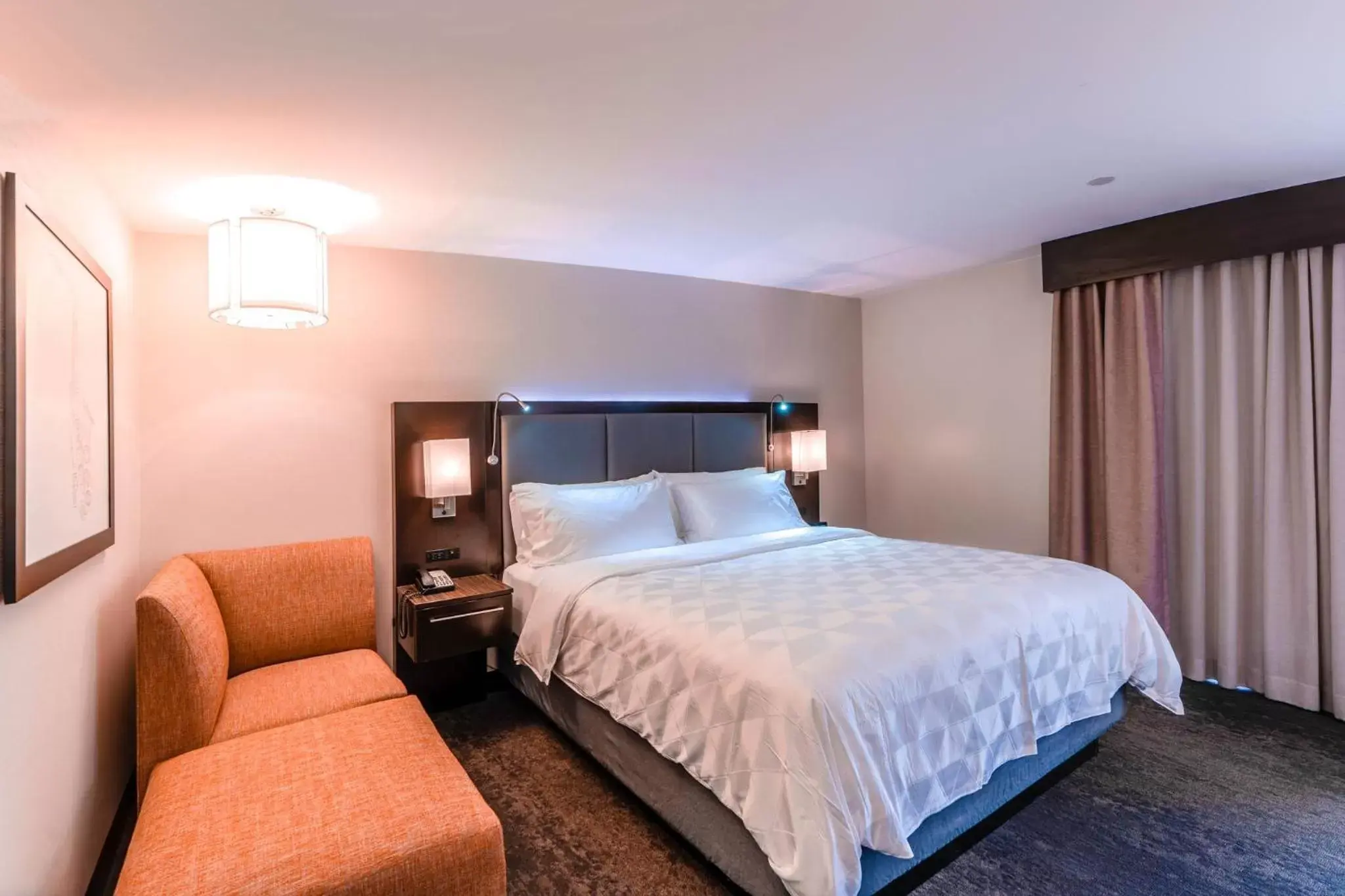 Photo of the whole room, Bed in Holiday Inn New Orleans-Downtown Superdome, an IHG Hotel