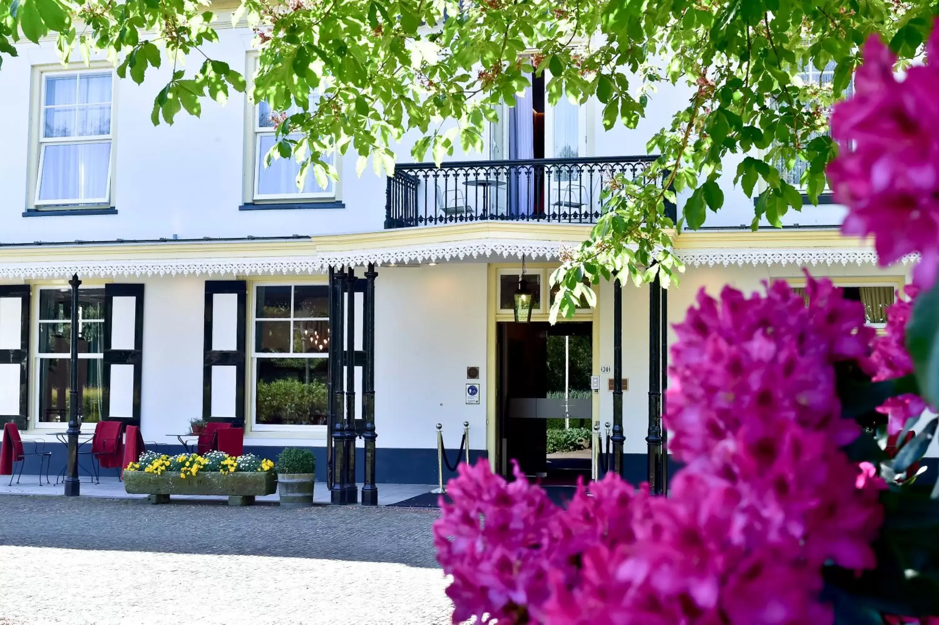 Facade/entrance, Property Building in Landgoed Hotel & Restaurant Carelshaven