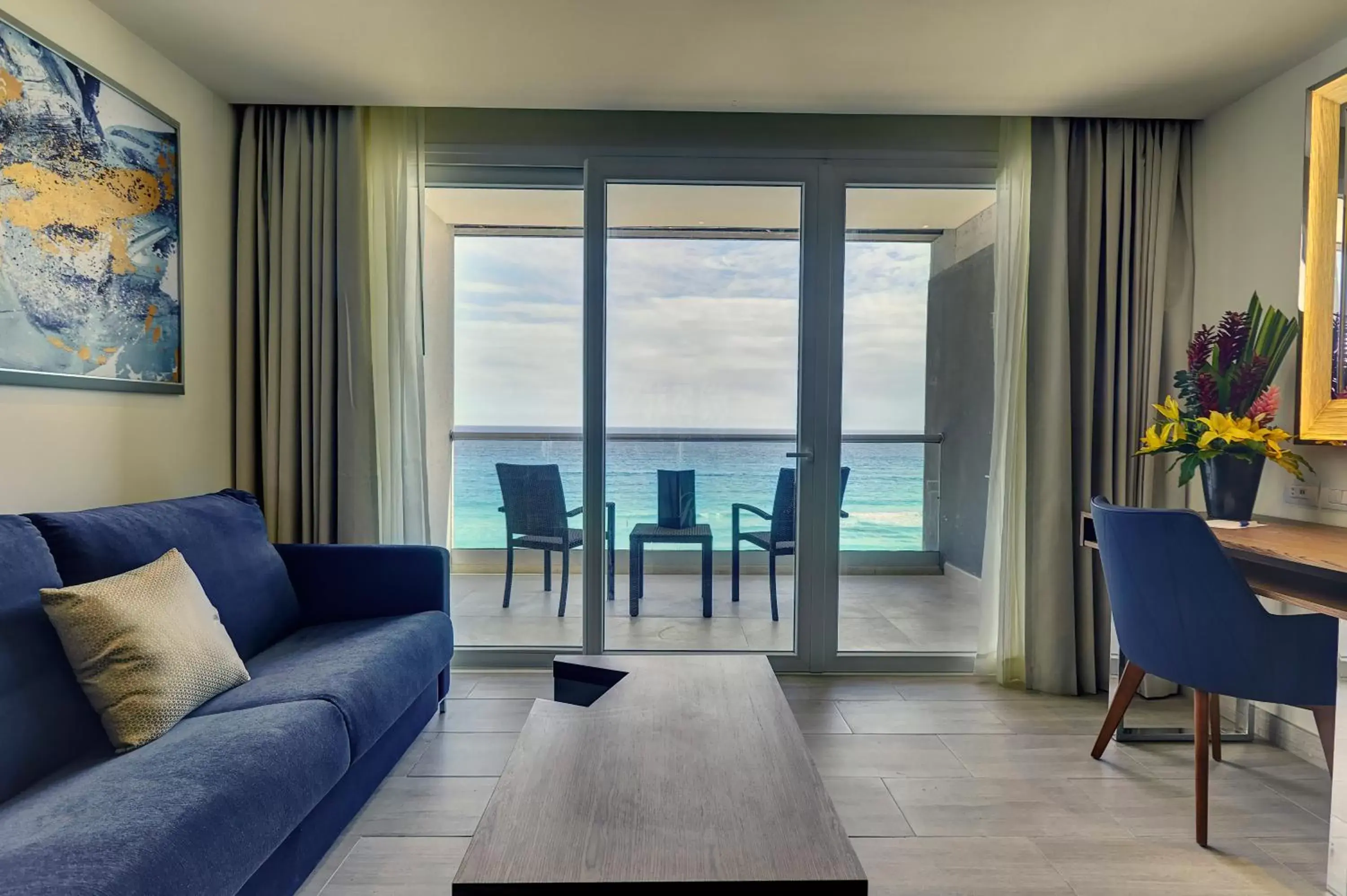 Living room, Seating Area in Royalton CHIC Cancun, An Autograph Collection All-Inclusive Resort - Adults Only