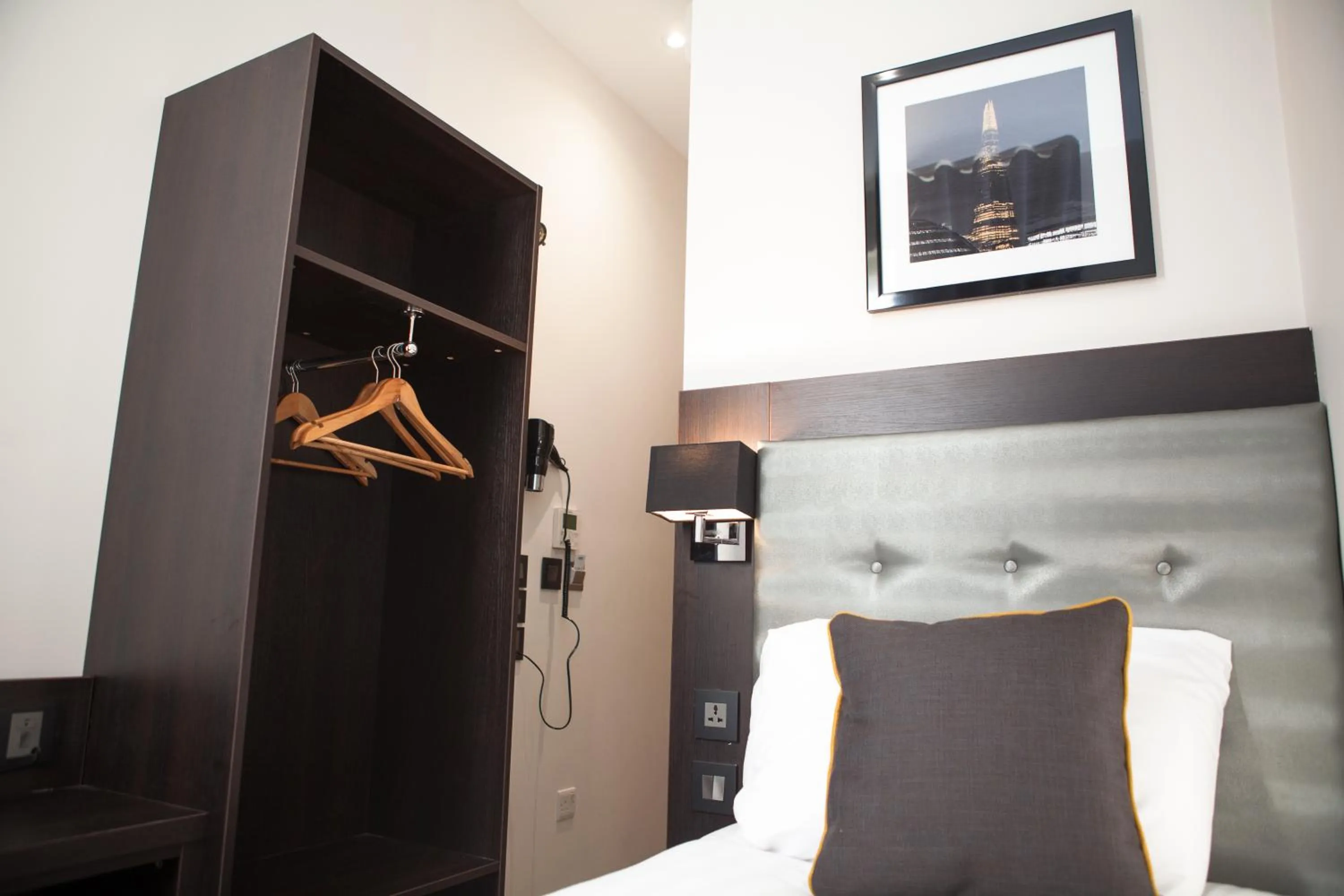 Photo of the whole room, Bed in The Tudor Inn Hotel