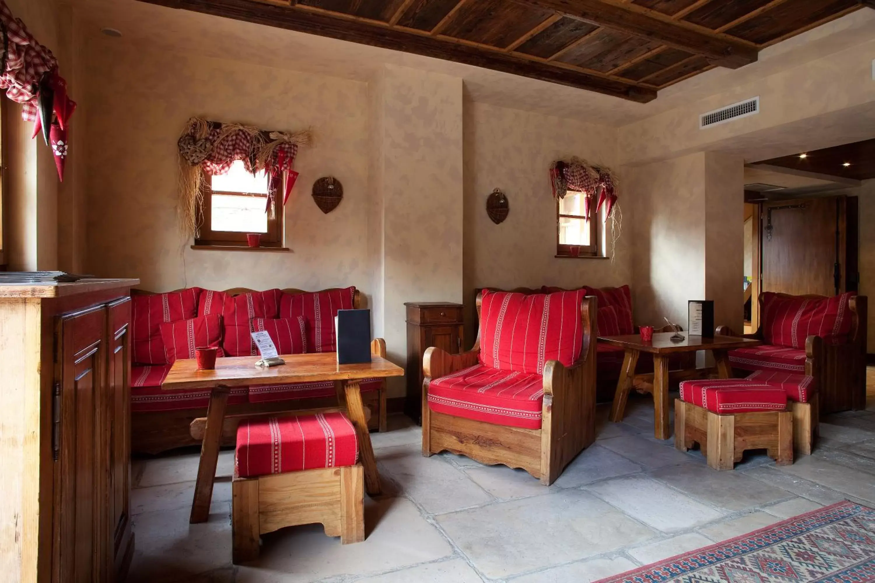 Communal lounge/ TV room, Restaurant/Places to Eat in Le Domaine de Rouffach