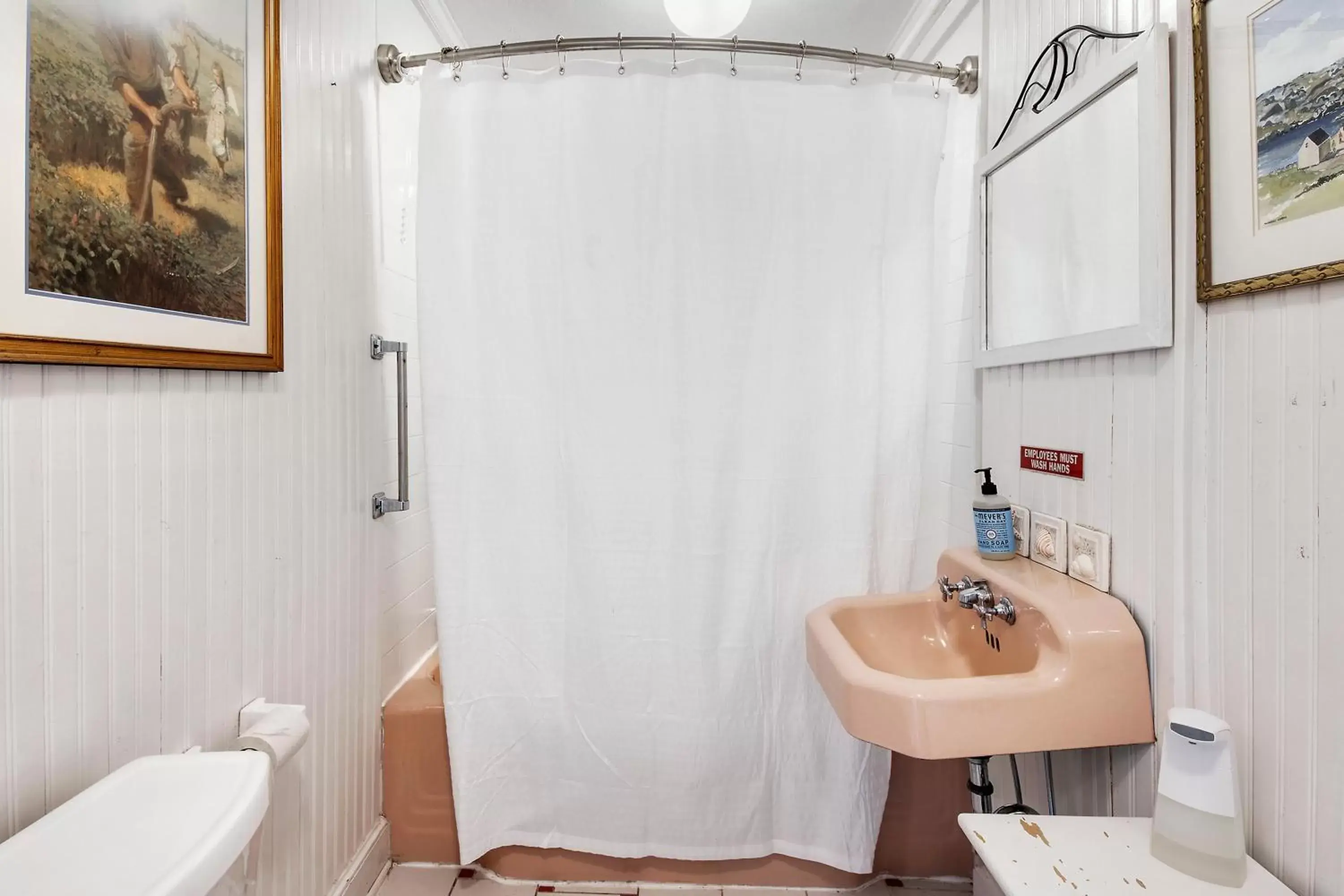 Double Room with Shared Bathroom - Crow's Nest in Seaside Inn Double Room with Shared Bathroom - Crow's Nest in Seaside Inn