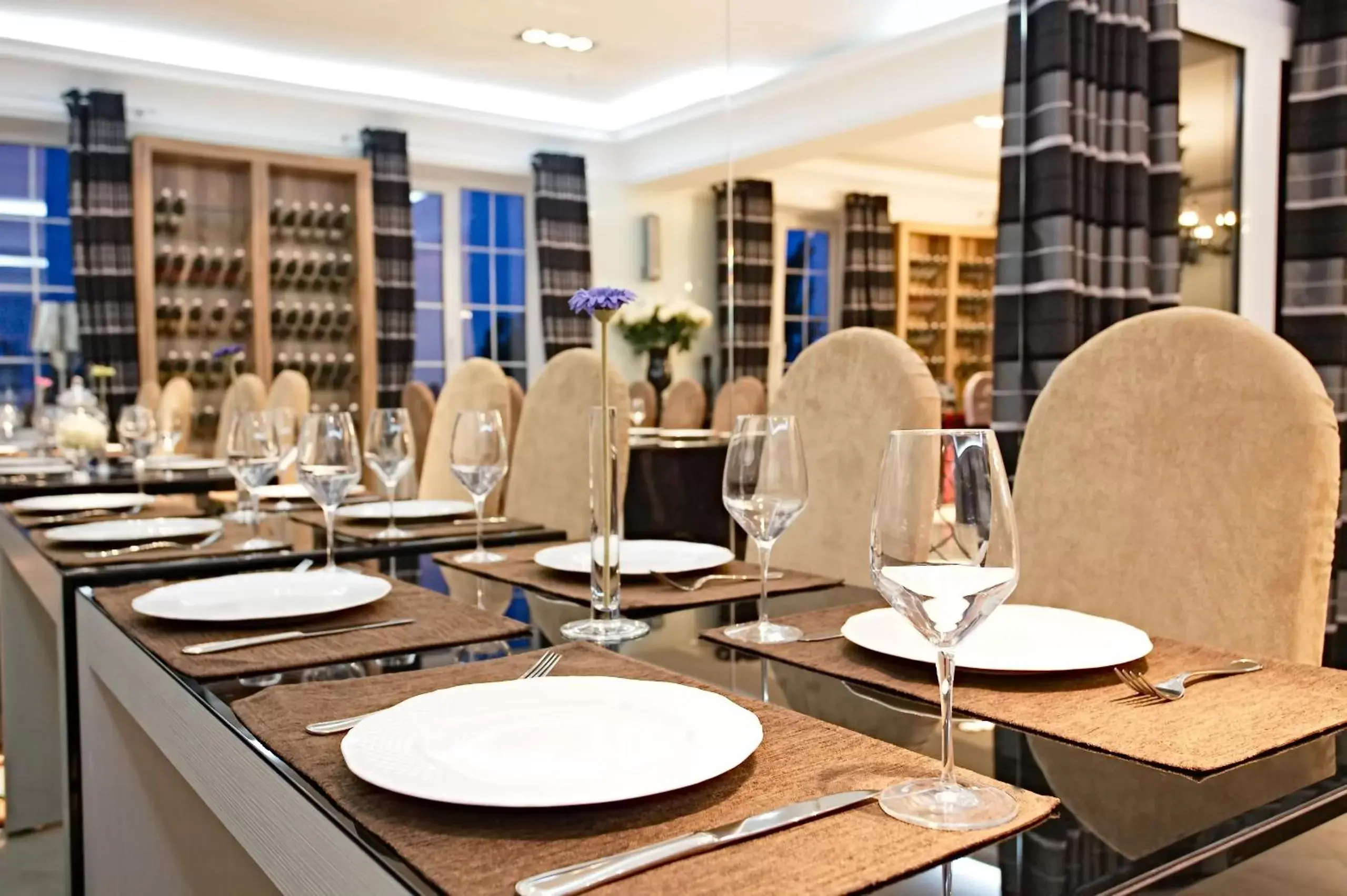 Restaurant/Places to Eat in Maxim Pasha Hotel