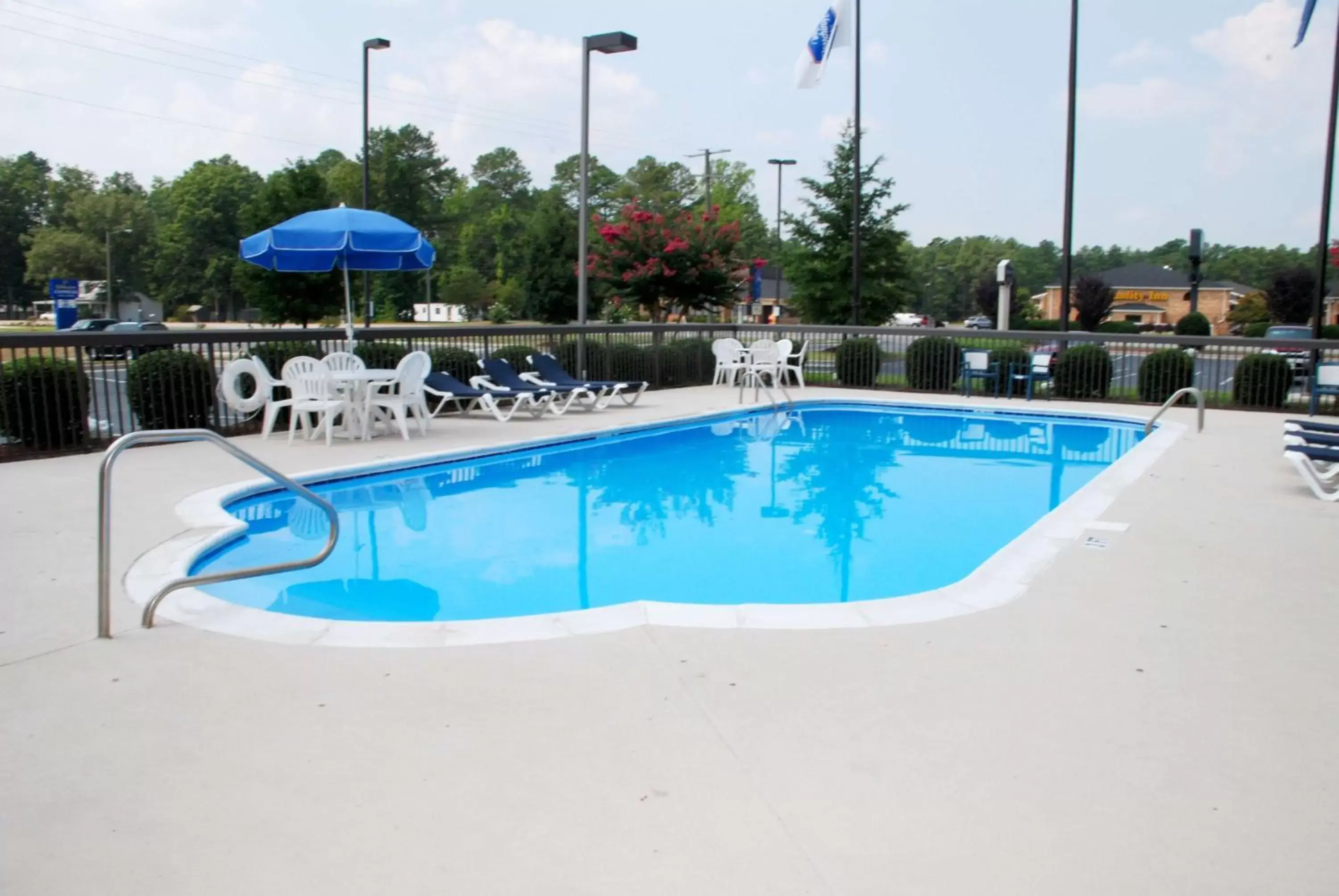 Pool view, Swimming Pool in Hampton Inn By Hilton Petersburg-Ft. Lee