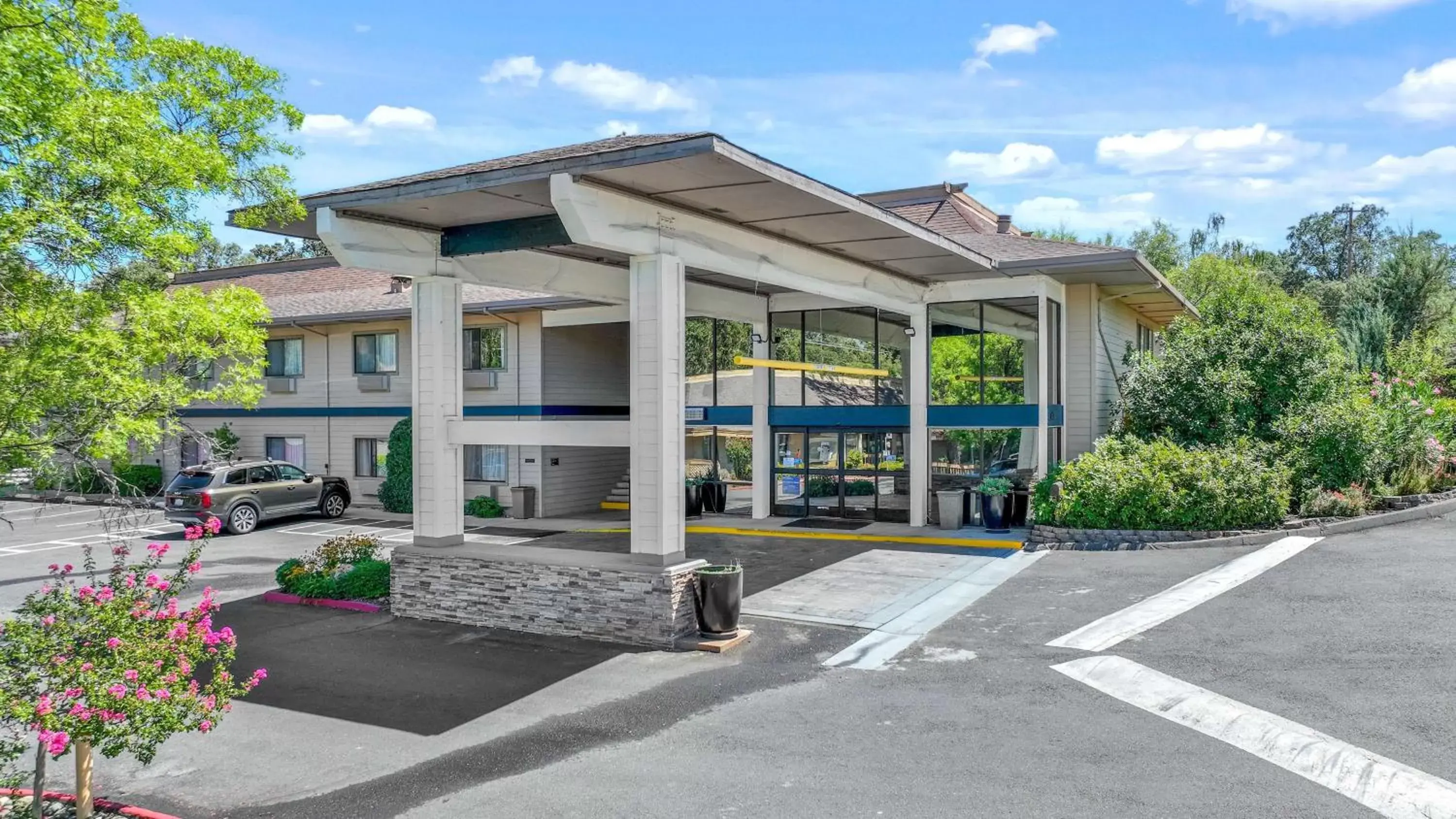 Property Building in Best Western Plus Sonora Oaks Hotel and Conference Center