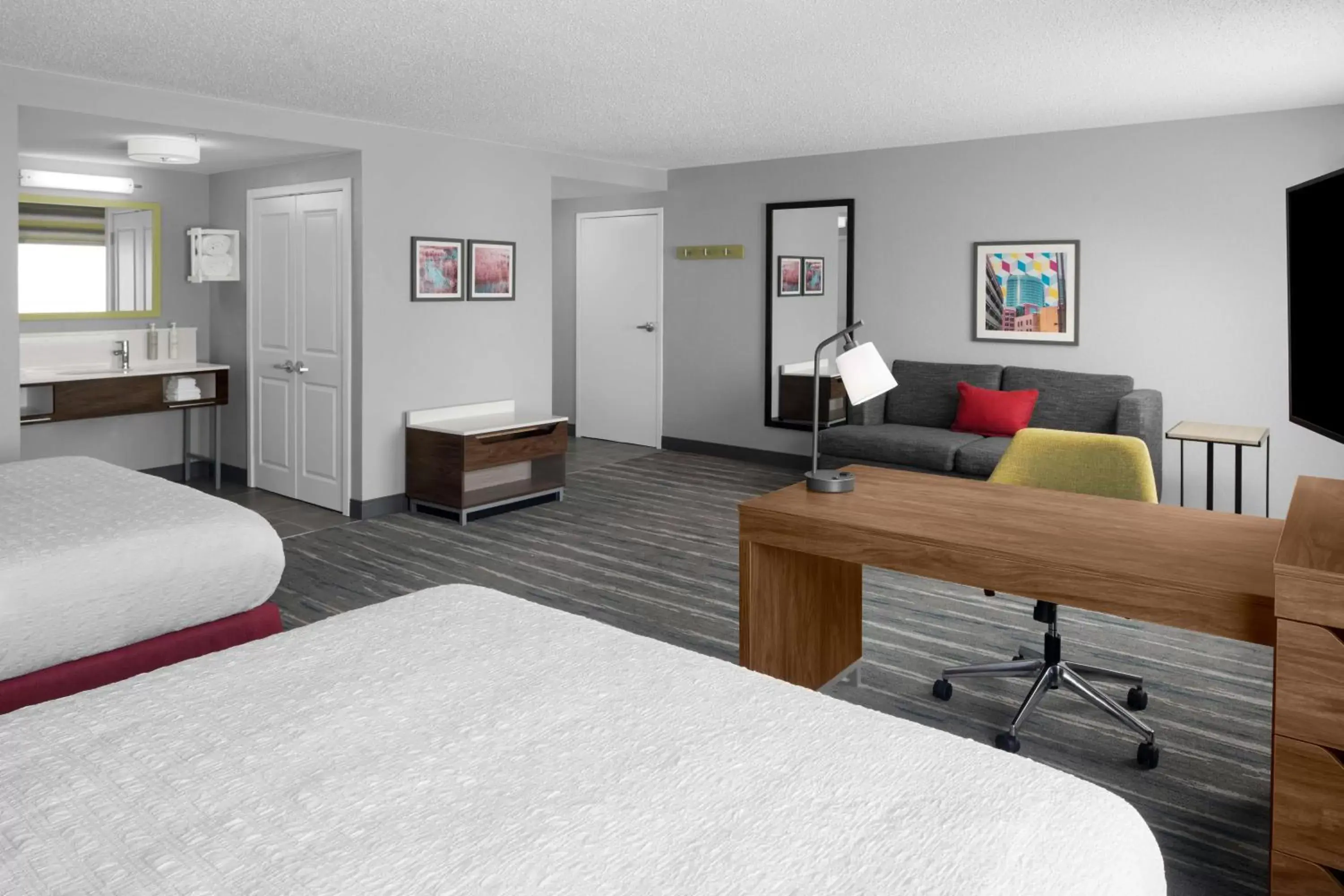 Living room, Bed in Hampton Inn & Suites Grand Rapids-Airport 28th St Living room, Bed in Hampton Inn & Suites Grand Rapids-Airport 28th St