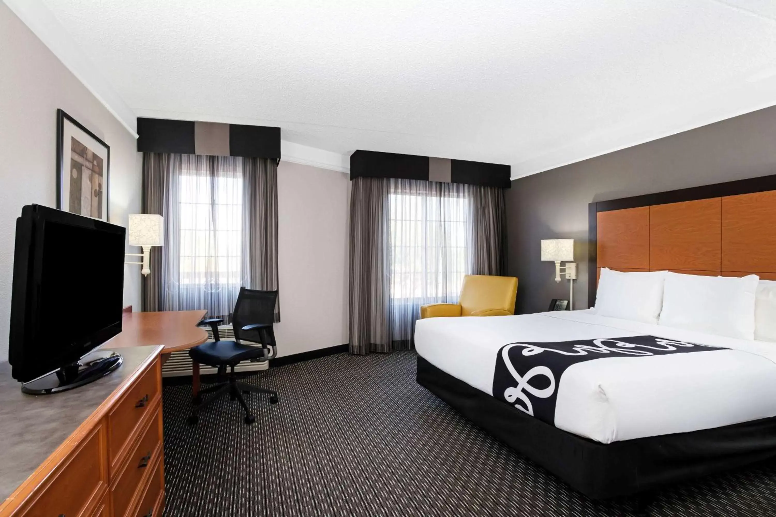 Photo of the whole room, Bed in La Quinta by Wyndham Tucson Airport