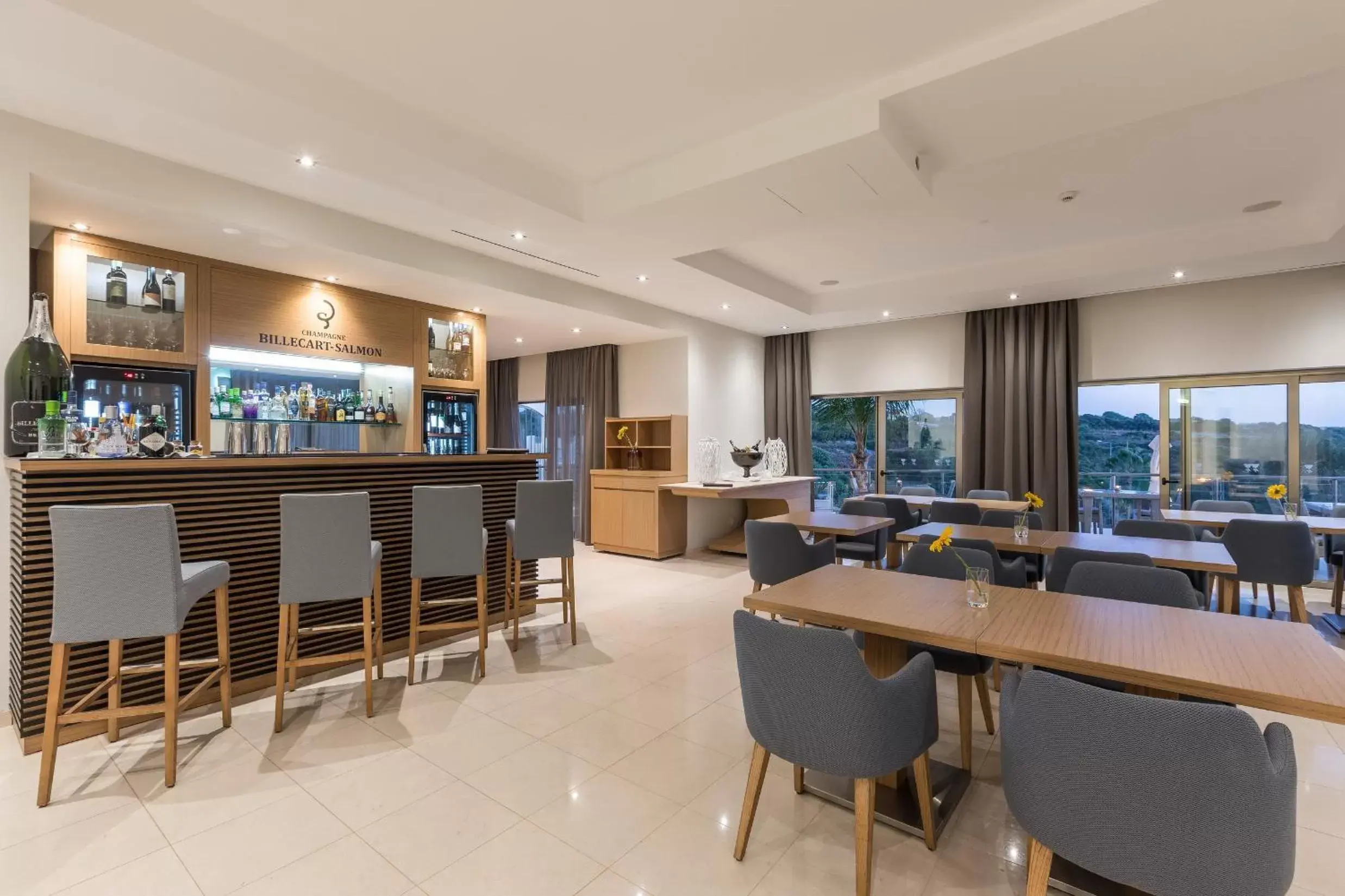 Lounge or bar in Caneiros Luxury House & Suites Lounge or bar in Caneiros Luxury House & Suites