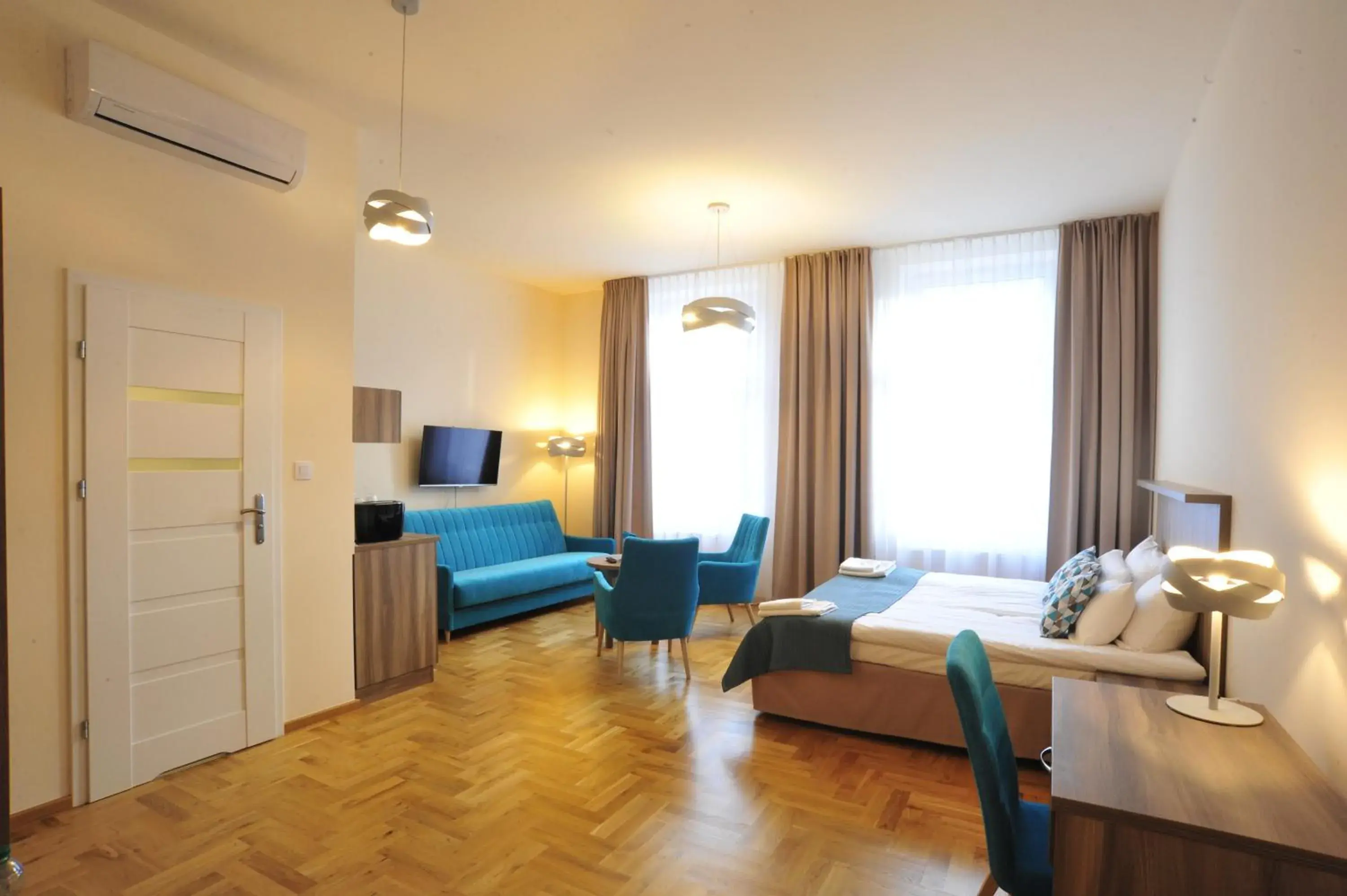 TV and multimedia, Seating Area in Kosmopolita Rooms & Apartments