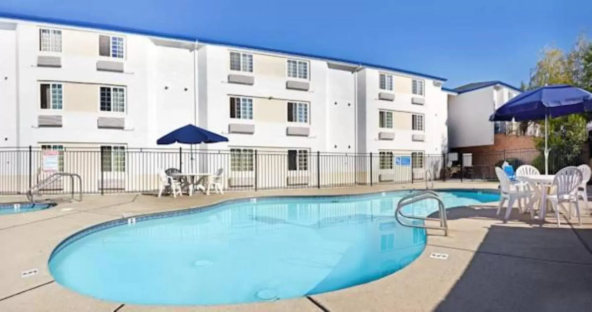 Swimming pool, Property Building in Motel 6-Auburn, CA