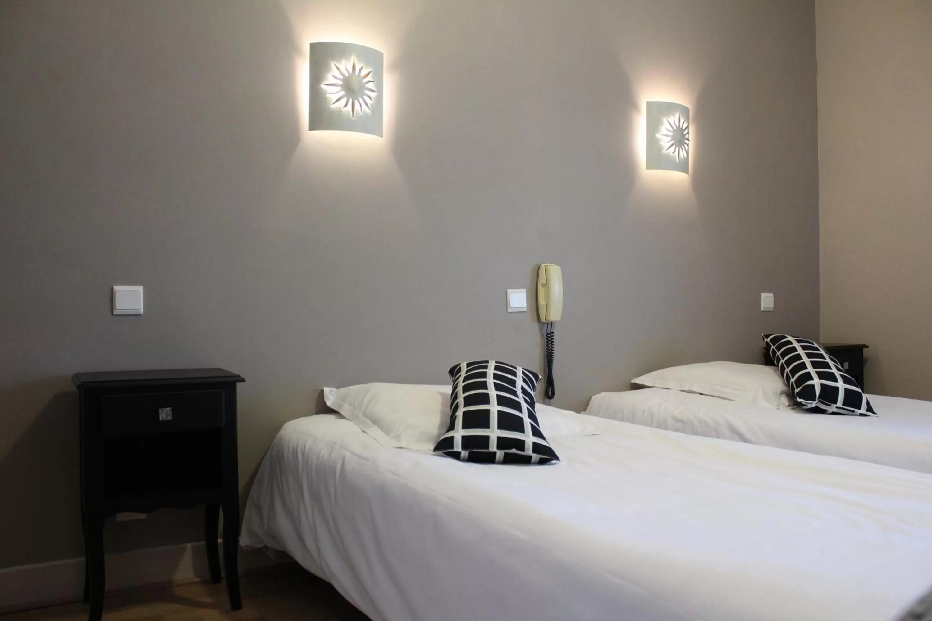 Photo of the whole room, Bed in Les Glycines