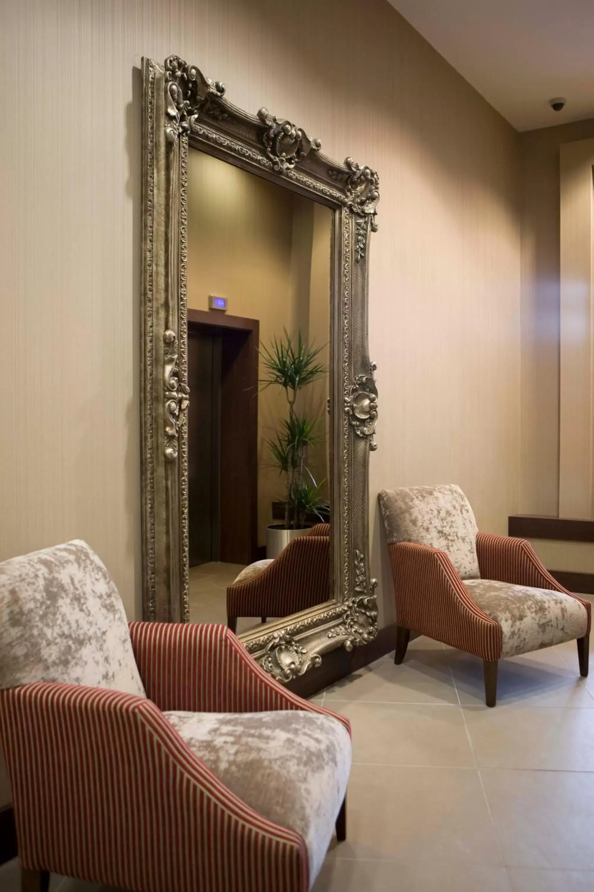 Lobby or reception, Seating Area in Leonardo Hotel Aberdeen - Formerly Jurys Inn