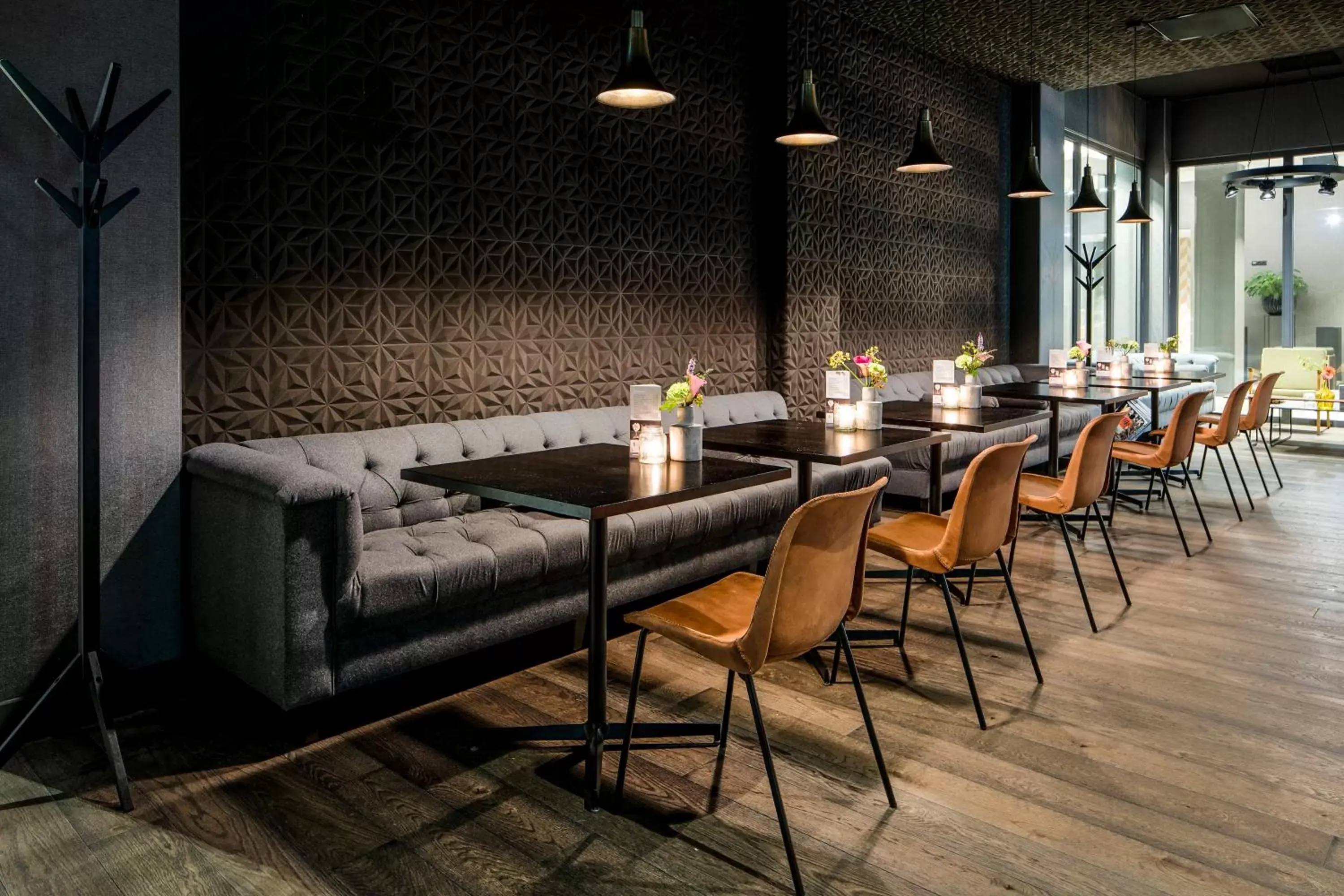 Lounge or bar, Restaurant/Places to Eat in Van der Valk Hotel Nijmegen-Lent