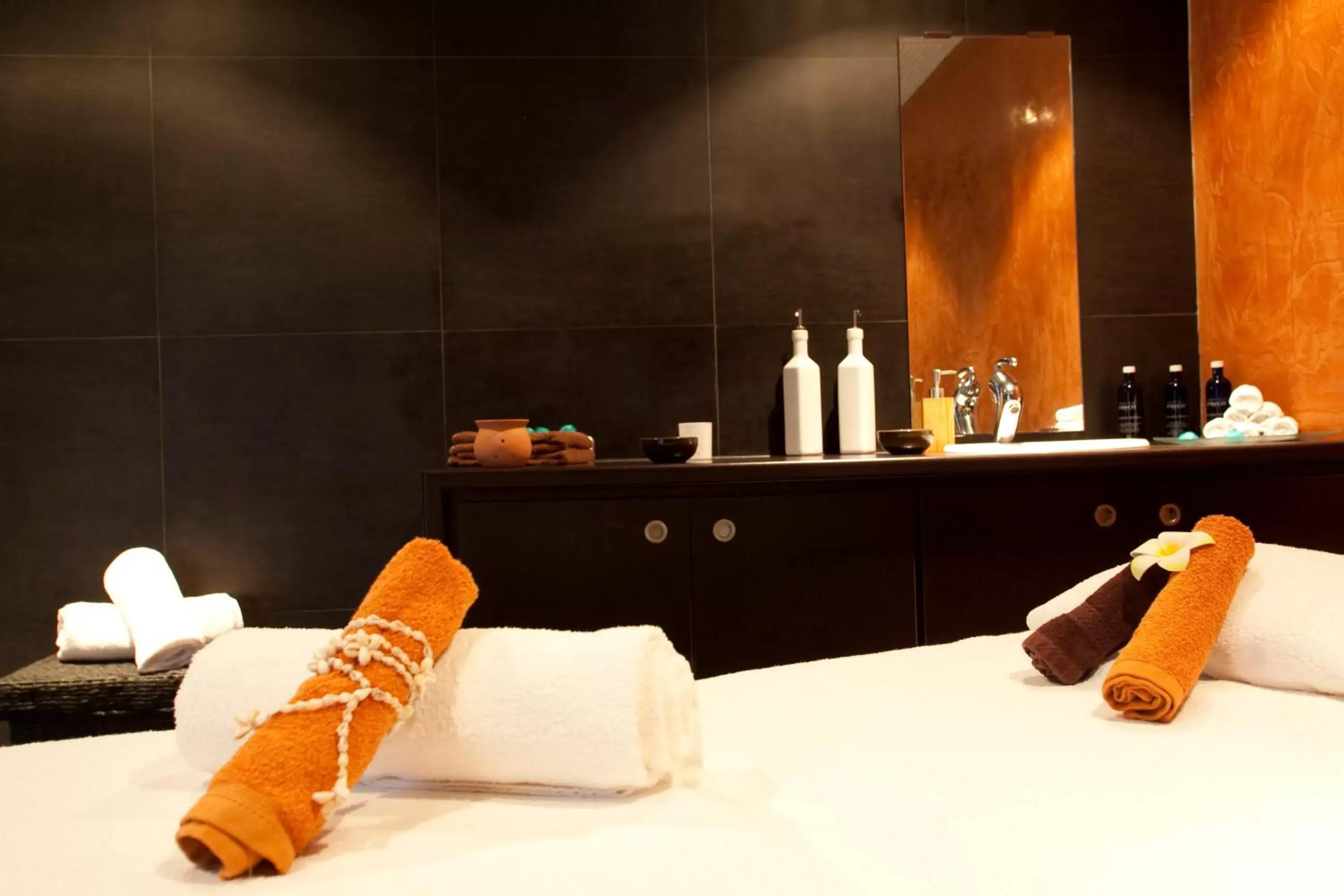 Massage in Mahogany Hotel Residence & Spa