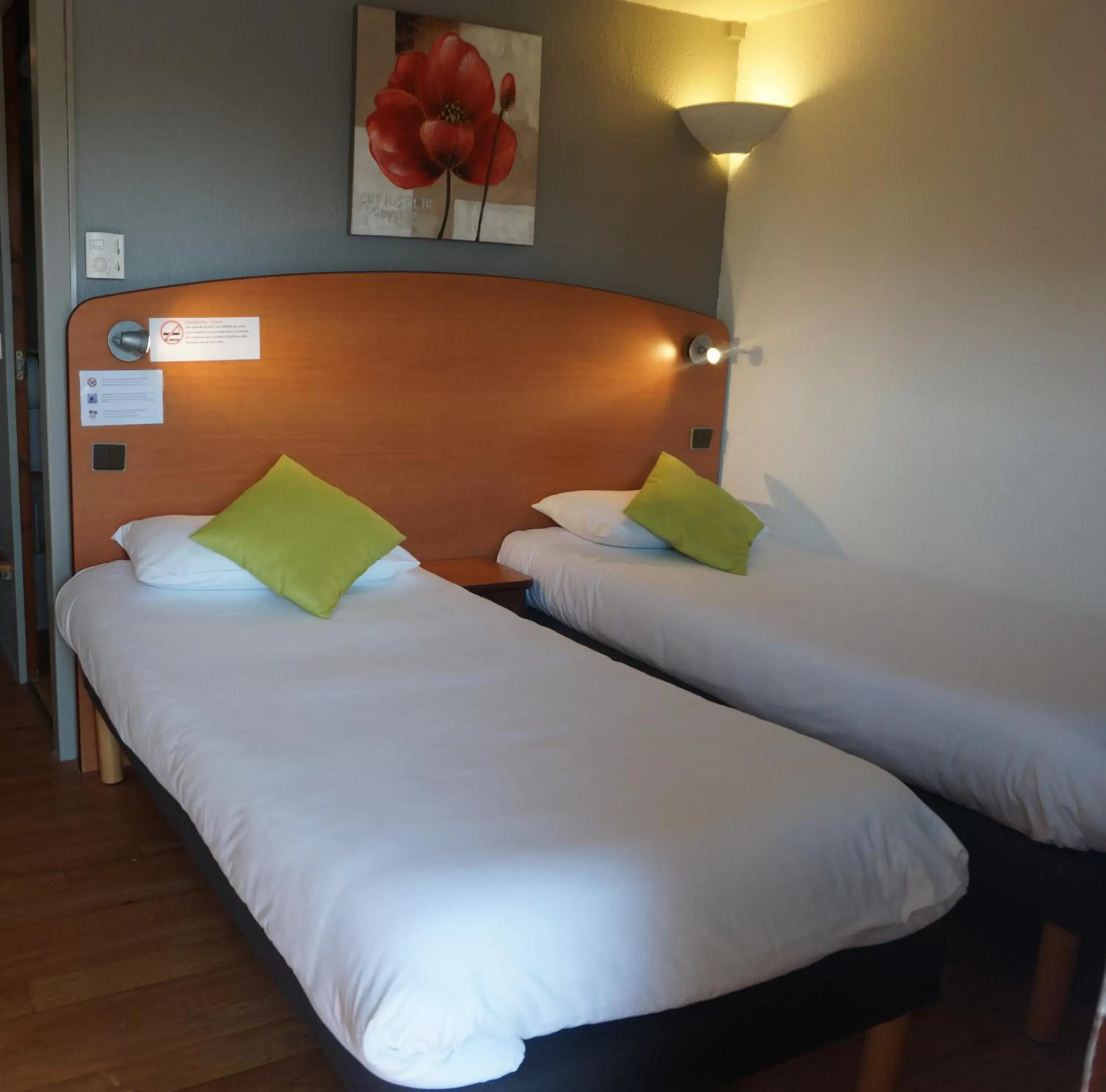 Photo of the whole room, Bed in Hôtel Belleville, Villefranche-sur-Saône Nord (Ex Inter-Hotel)