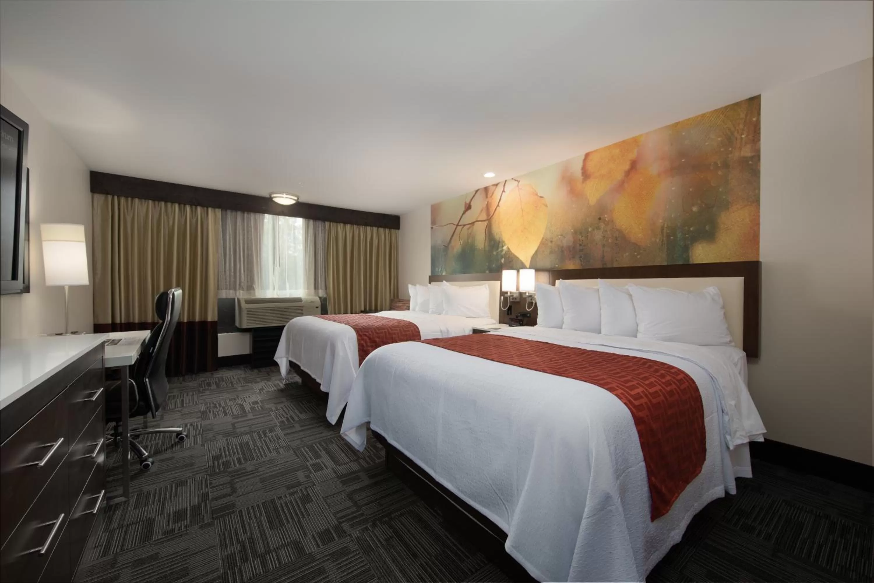 Photo of the whole room, Bed in Holiday Inn Brookfield - Milwaukee by IHG