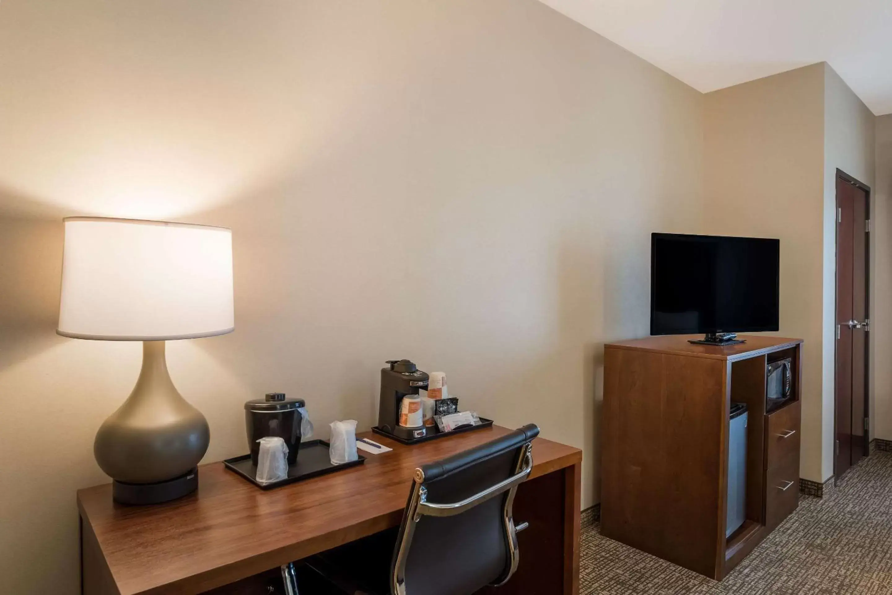 Bedroom, TV/Entertainment Center in Comfort Inn & Suites Las Vegas - Nellis