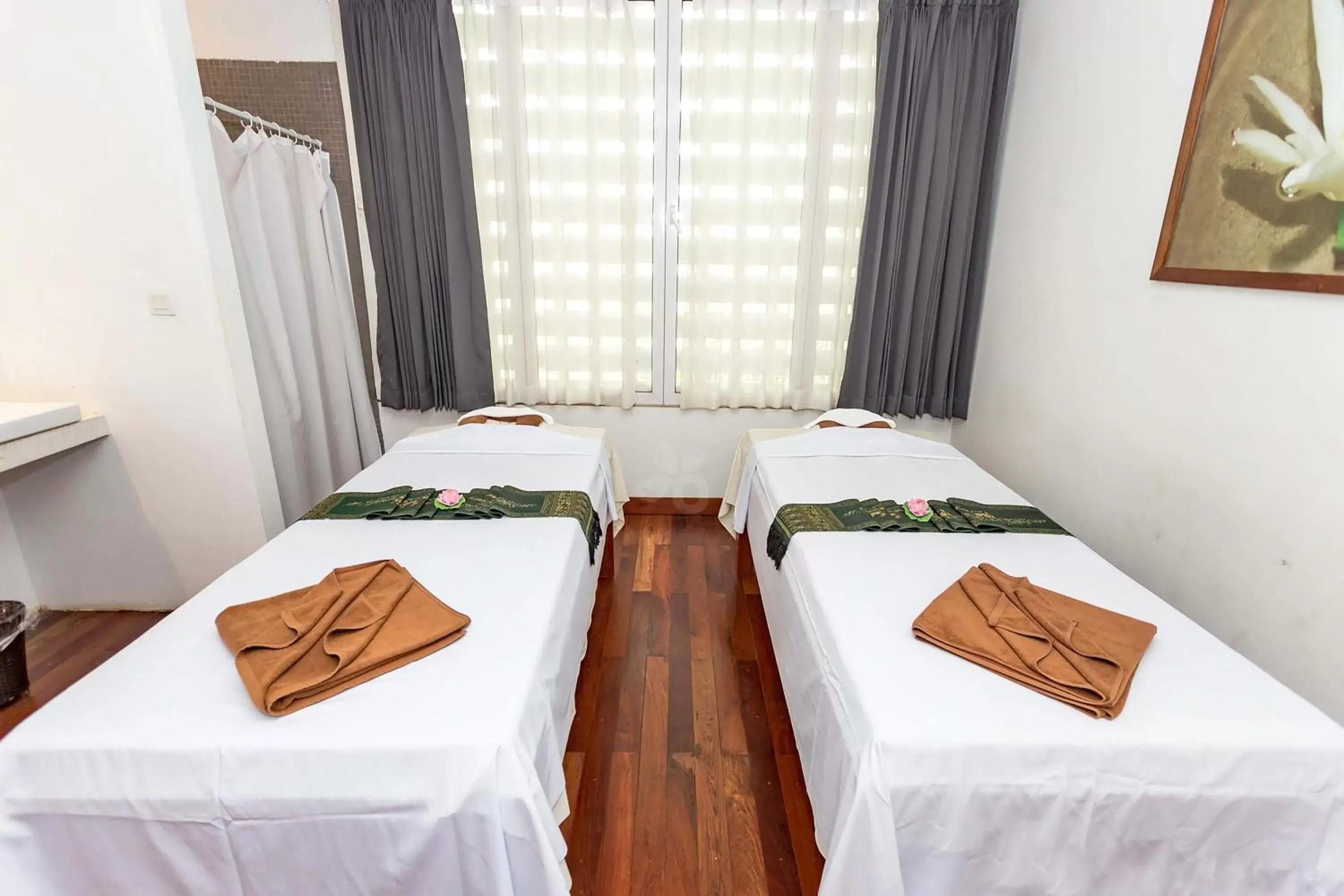 Massage, Bed in Somadevi Residence