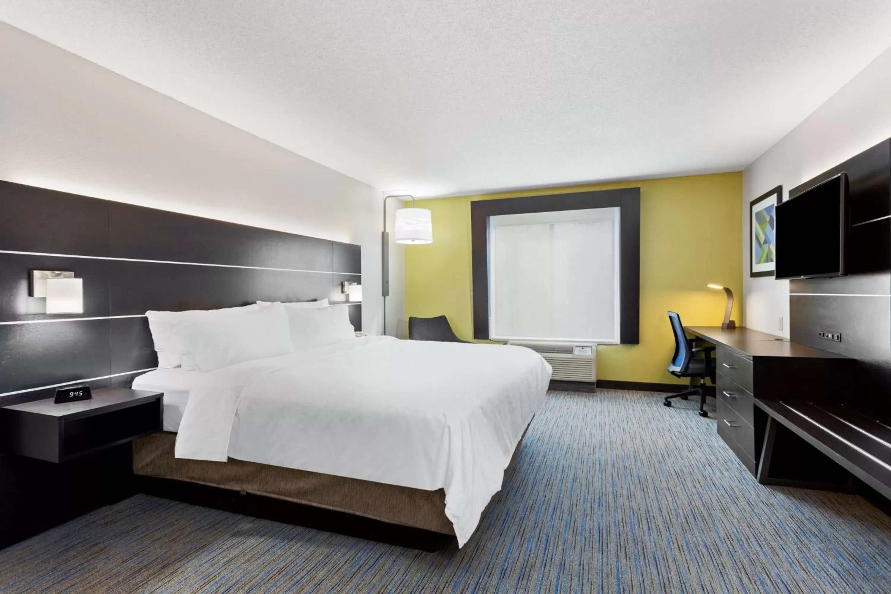 Photo of the whole room, Bed in Holiday Inn Express & Suites Culpeper, an IHG Hotel