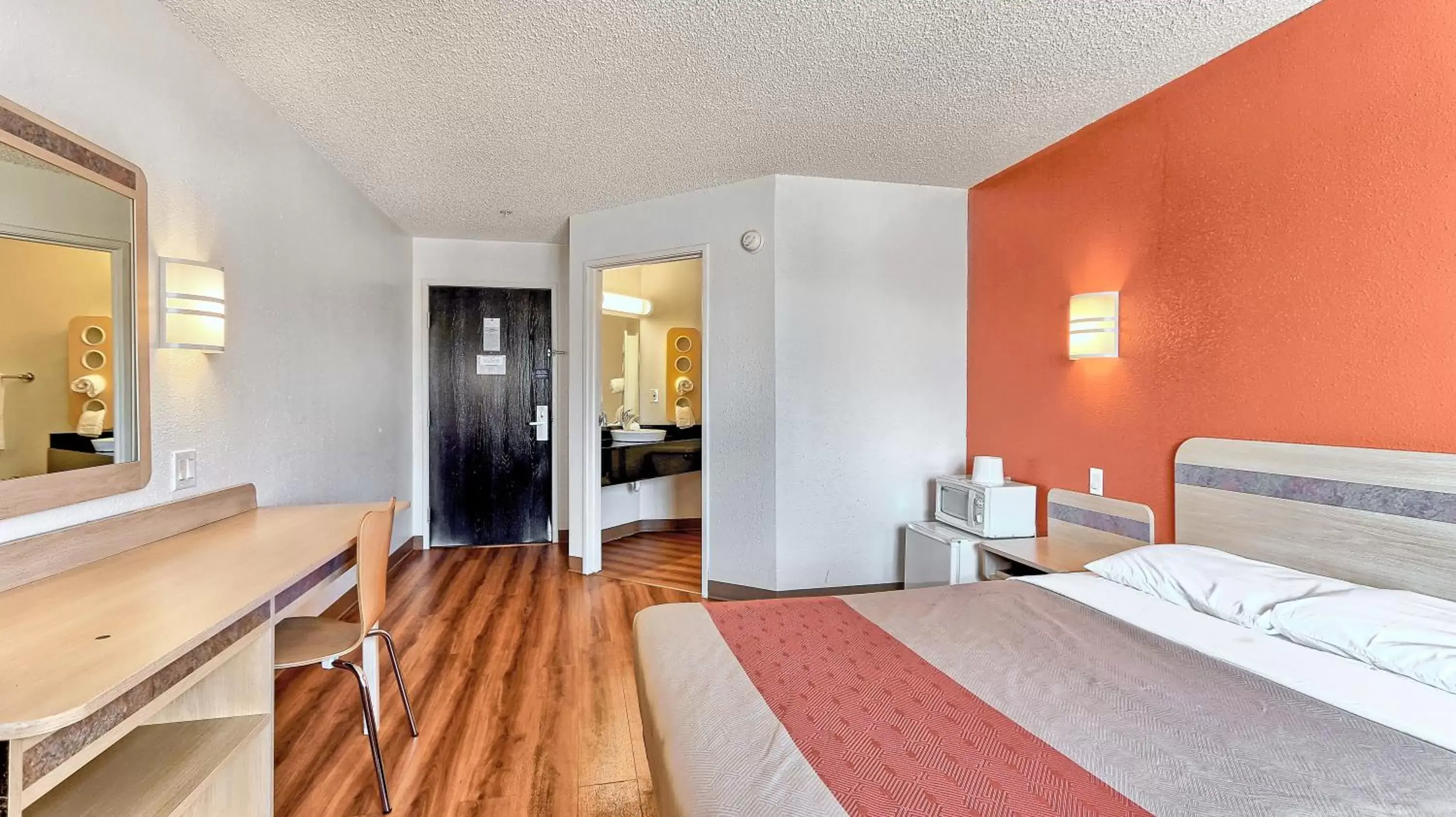 Bedroom in Motel 6-Killeen, TX