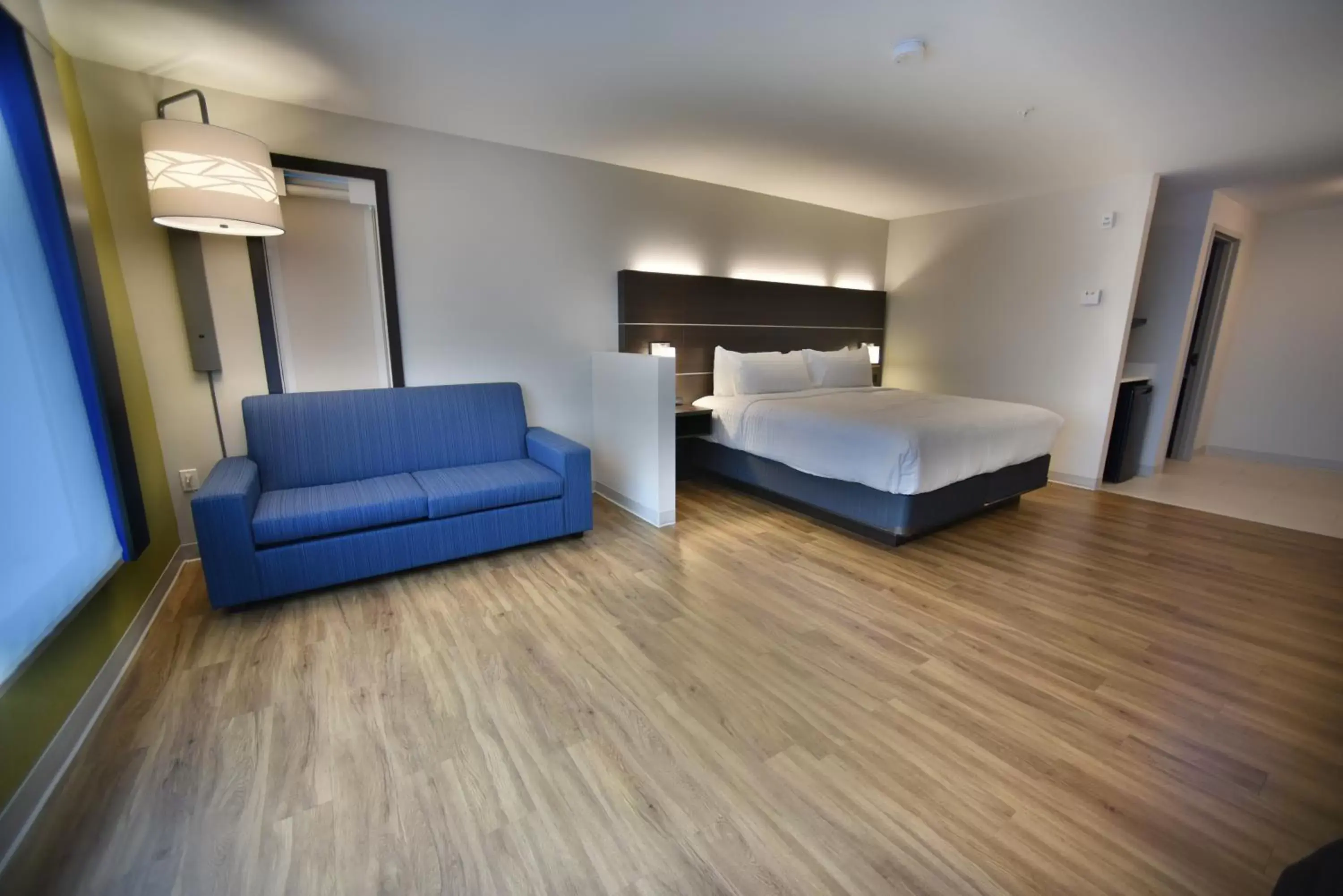 Bedroom, Seating Area in Holiday Inn Express & Suites - Gatineau - Ottawa, an IHG Hotel