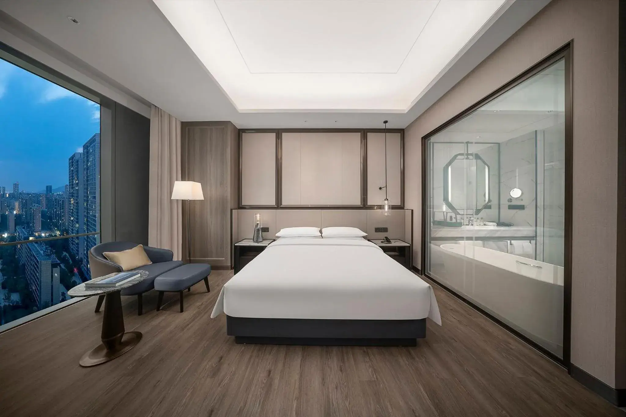 Photo of the whole room, Bed in Crowne Plaza Hangzhou Linping, an IHG Hotel