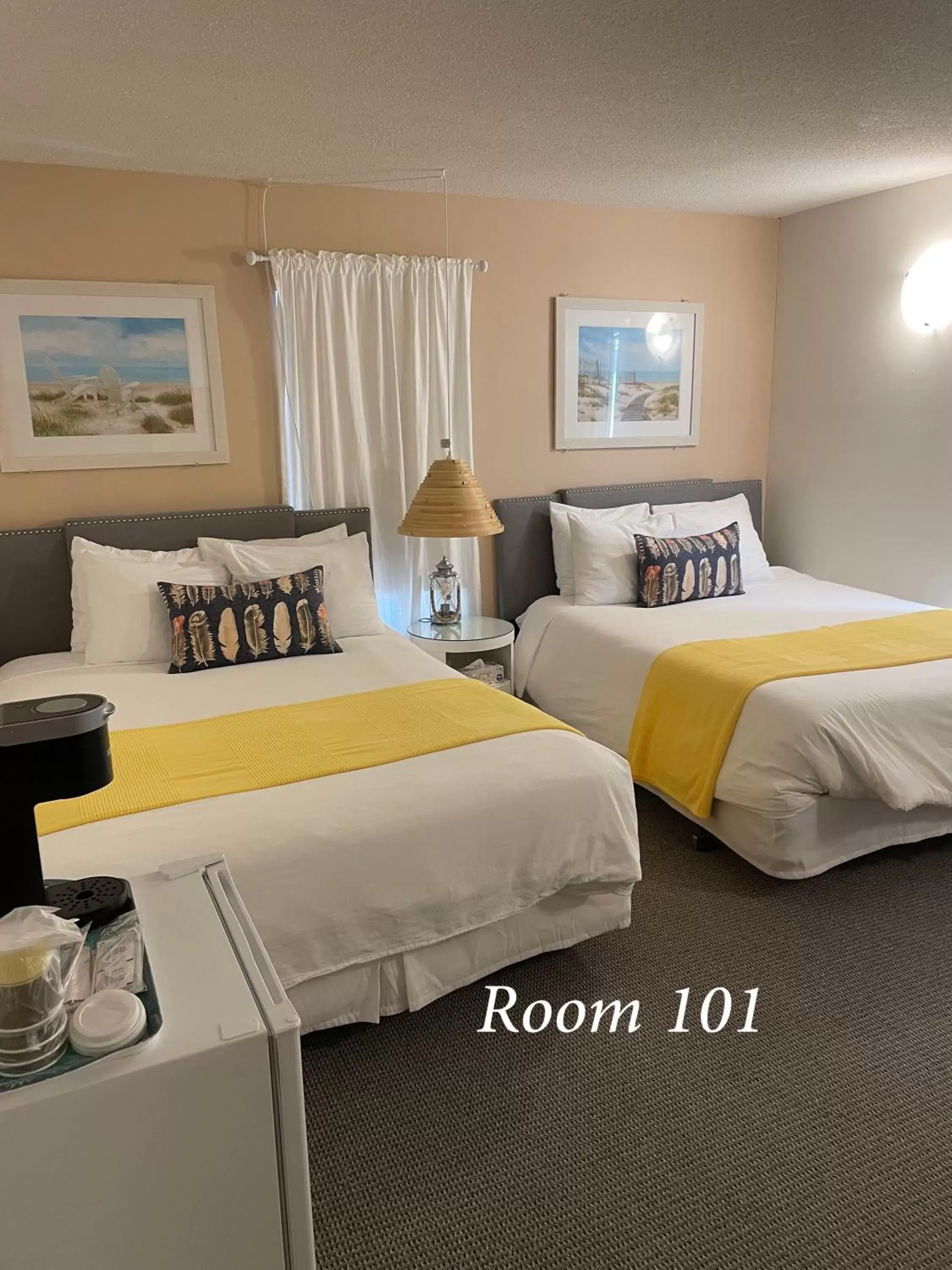 Bathroom, Bed in Paradise Inn On the Beach