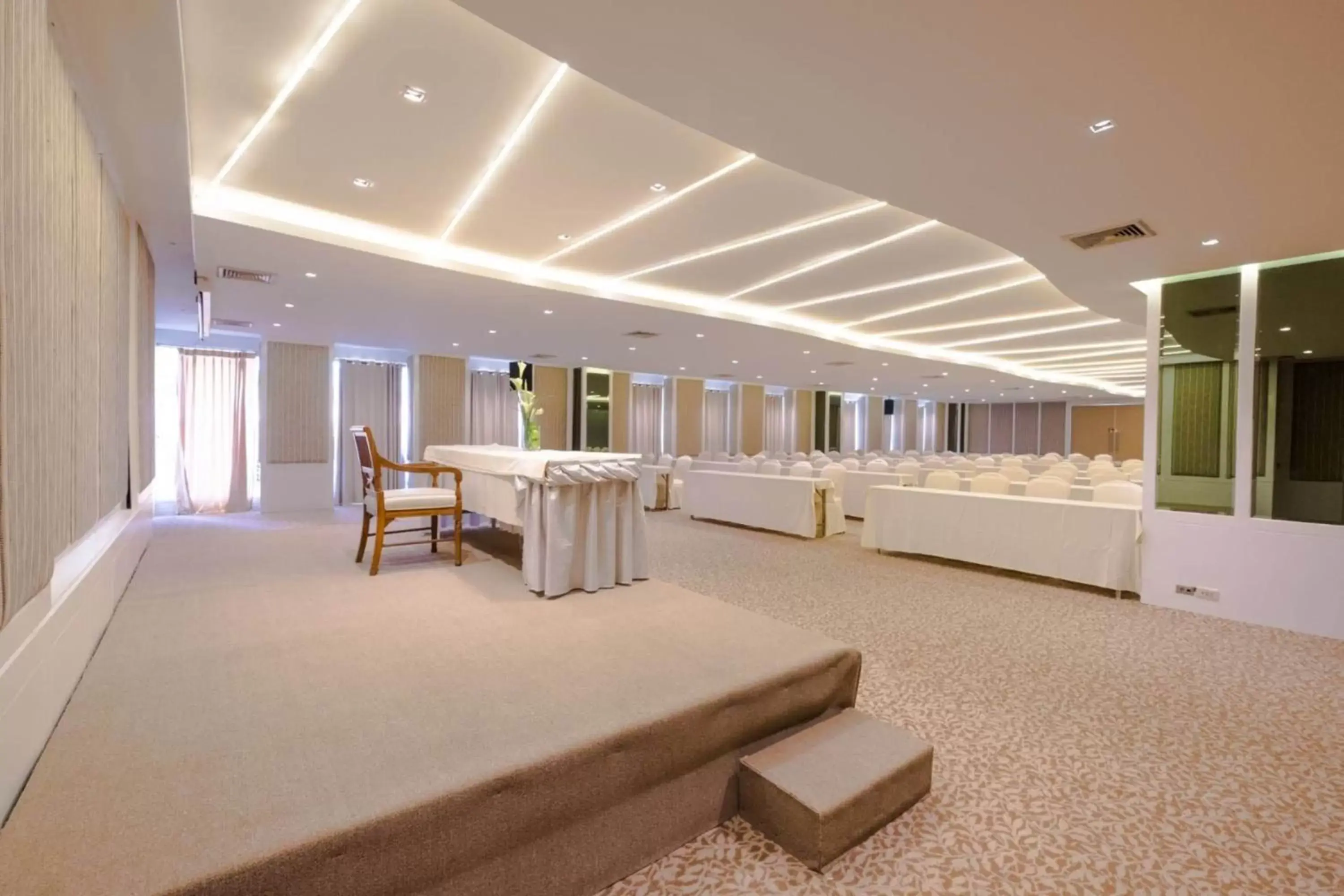Meeting/conference room, Banquet Facilities in Jomtien Thani Hotel