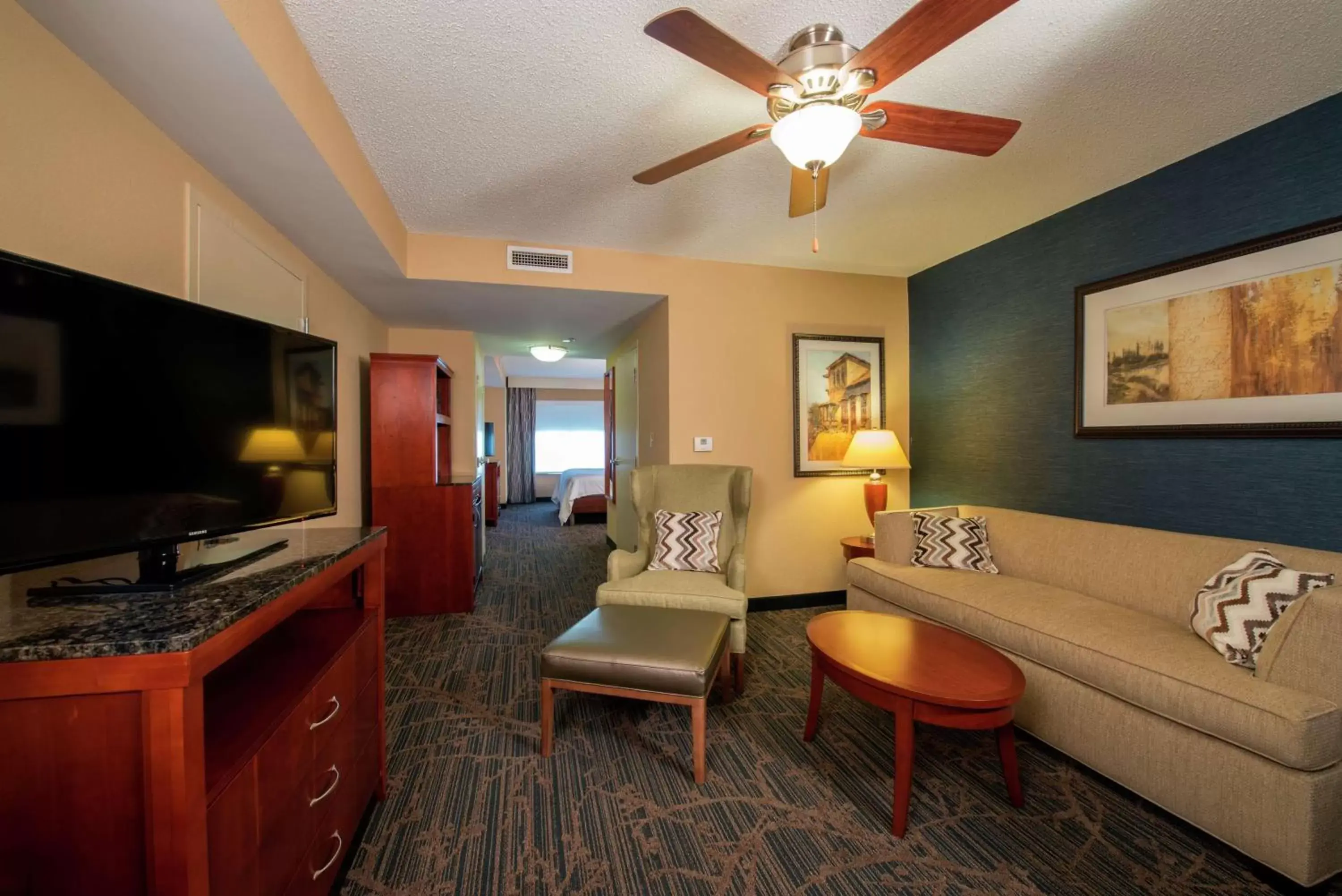 Bedroom, Seating Area in Hilton Garden Inn Tupelo