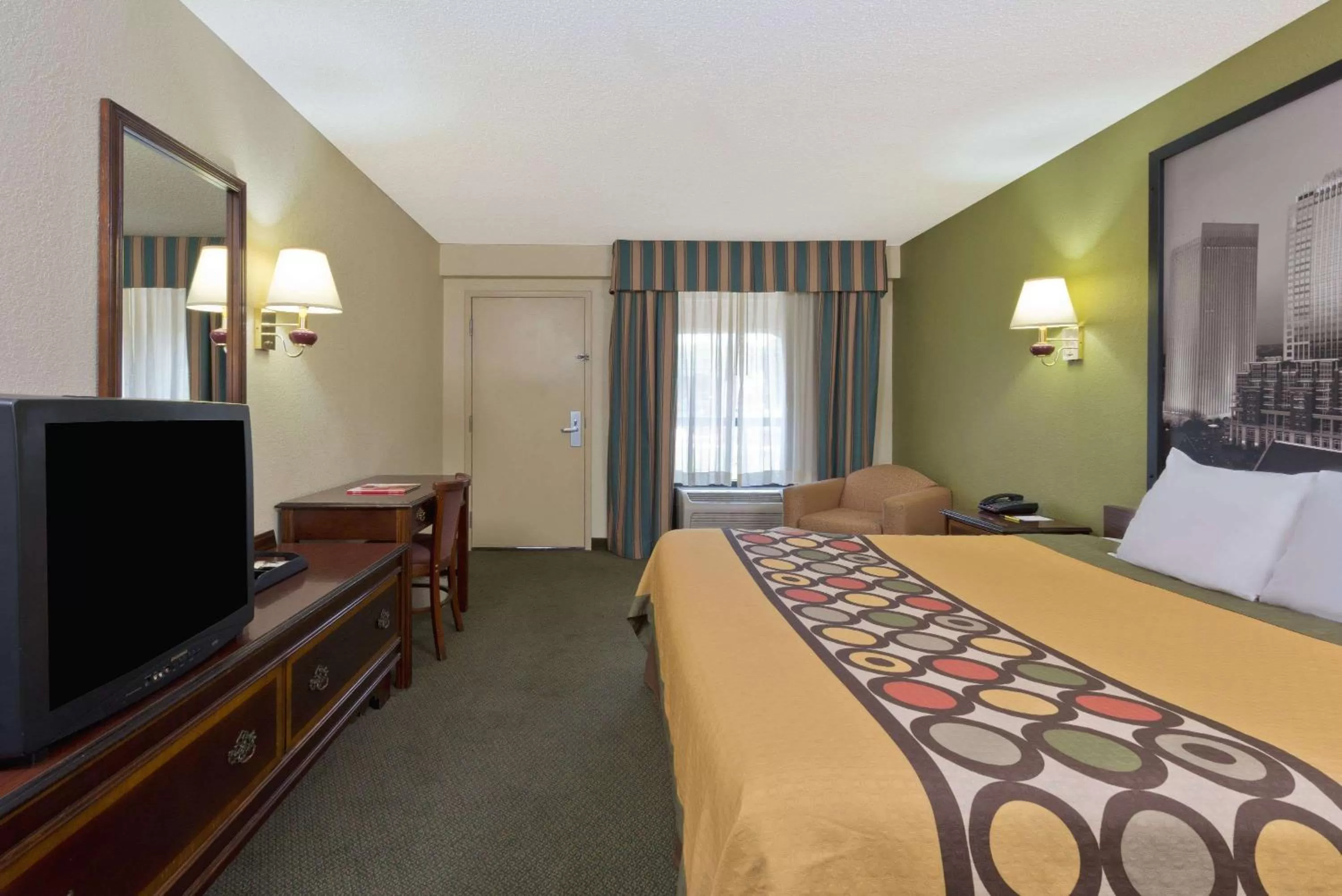Photo of the whole room, Bed in Super 8 by Wyndham Huntersville/Charlotte Area