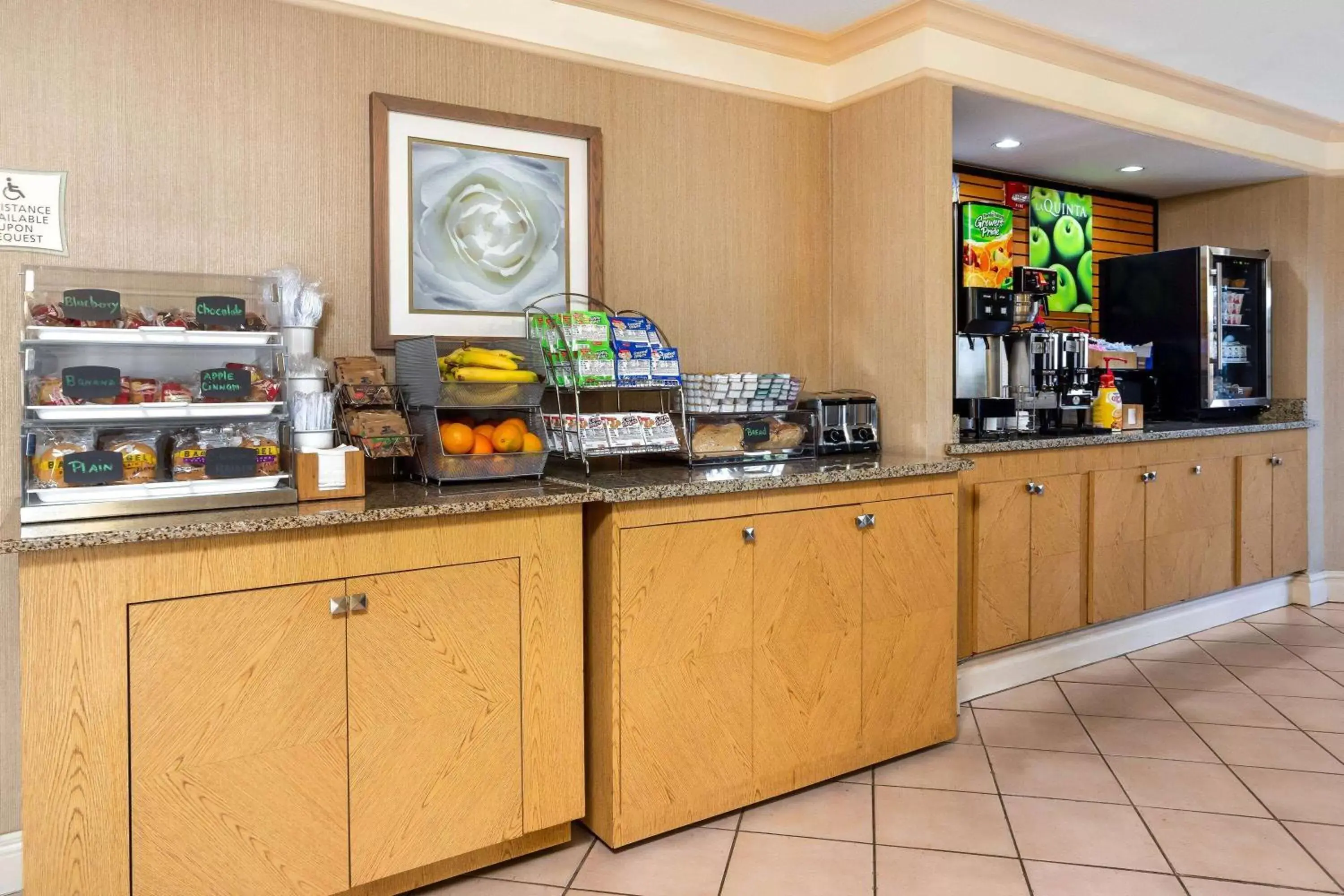 Breakfast, Food in La Quinta Inn Tampa Airport Stadium Westshore