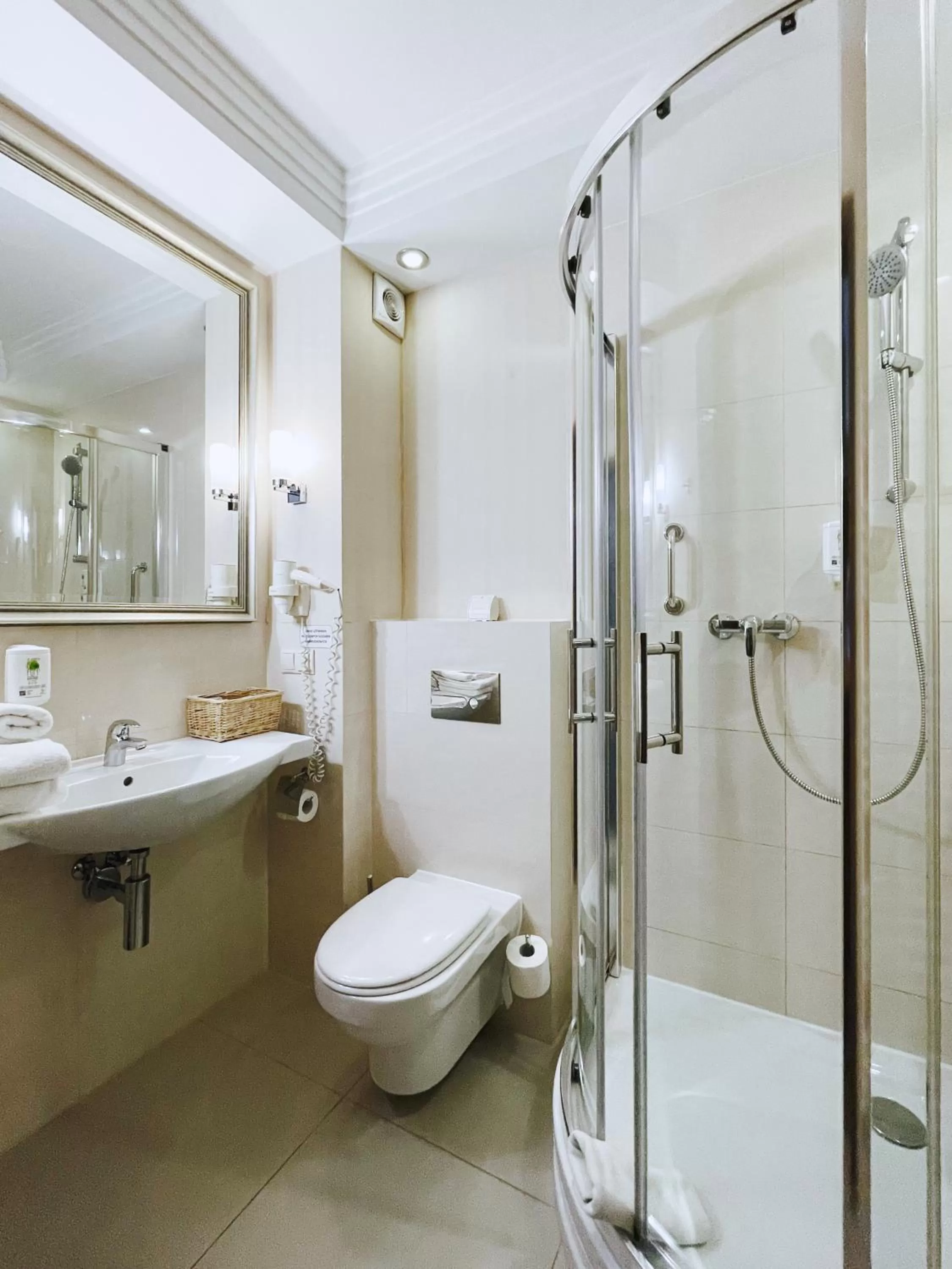 Bathroom in Hotel Esperanto