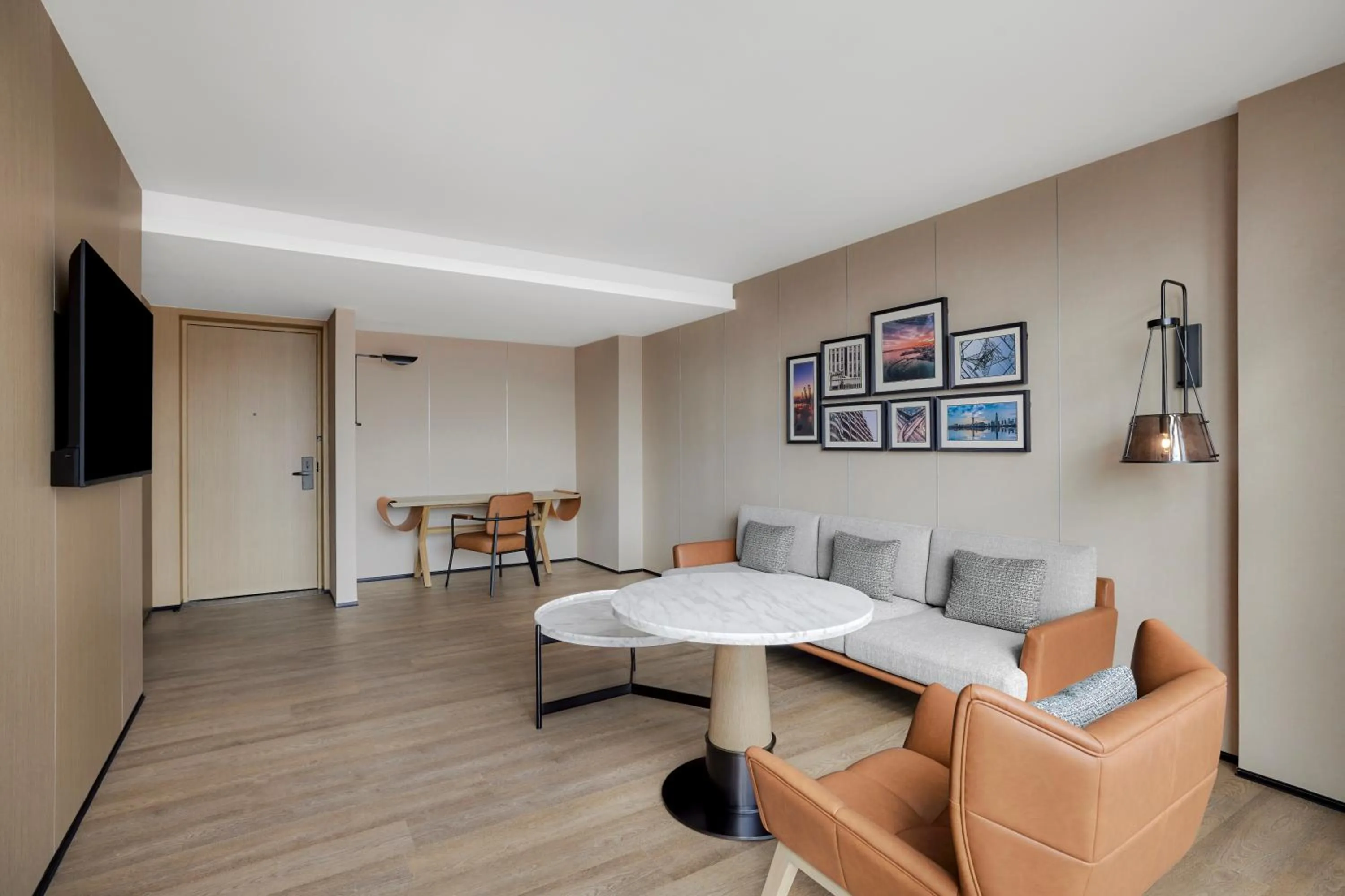 Living room in Four Points by Sheraton Shenzhen Bao'an