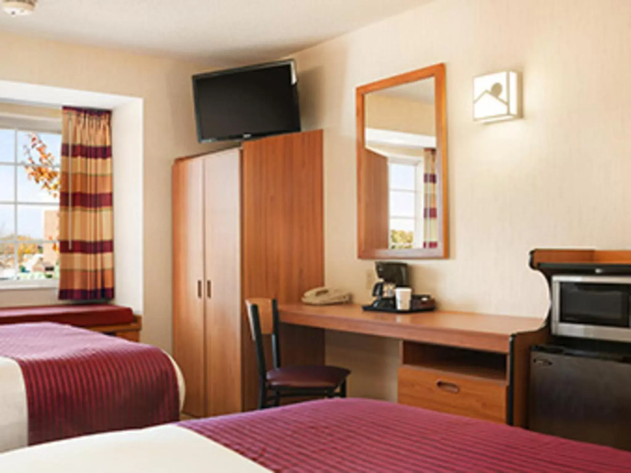 Day, Bed in Microtel Inn & Suites by Wyndham Ann Arbor