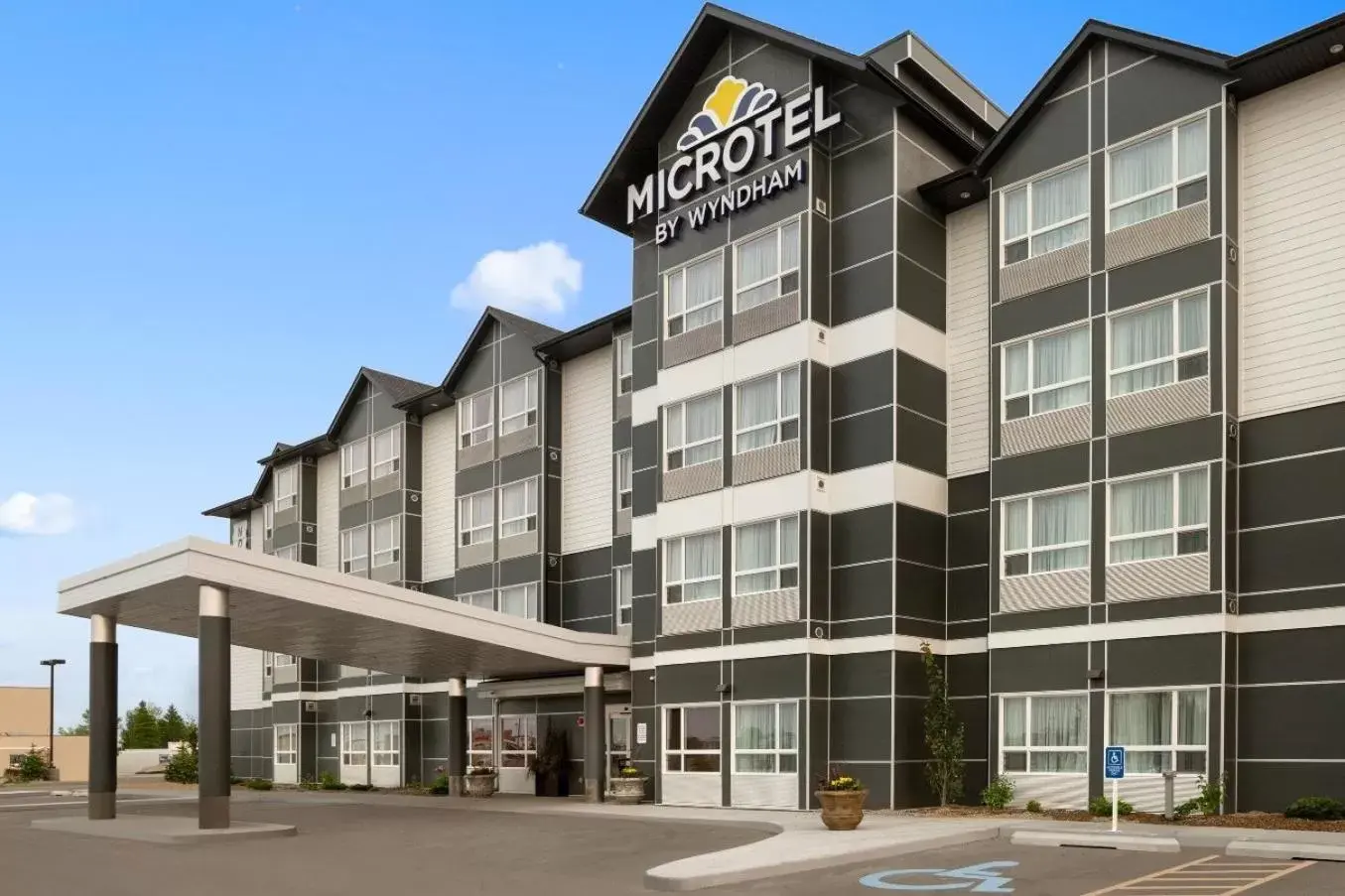 Facade/entrance, Property Building in Microtel Inn & Suites by Wyndham - Timmins