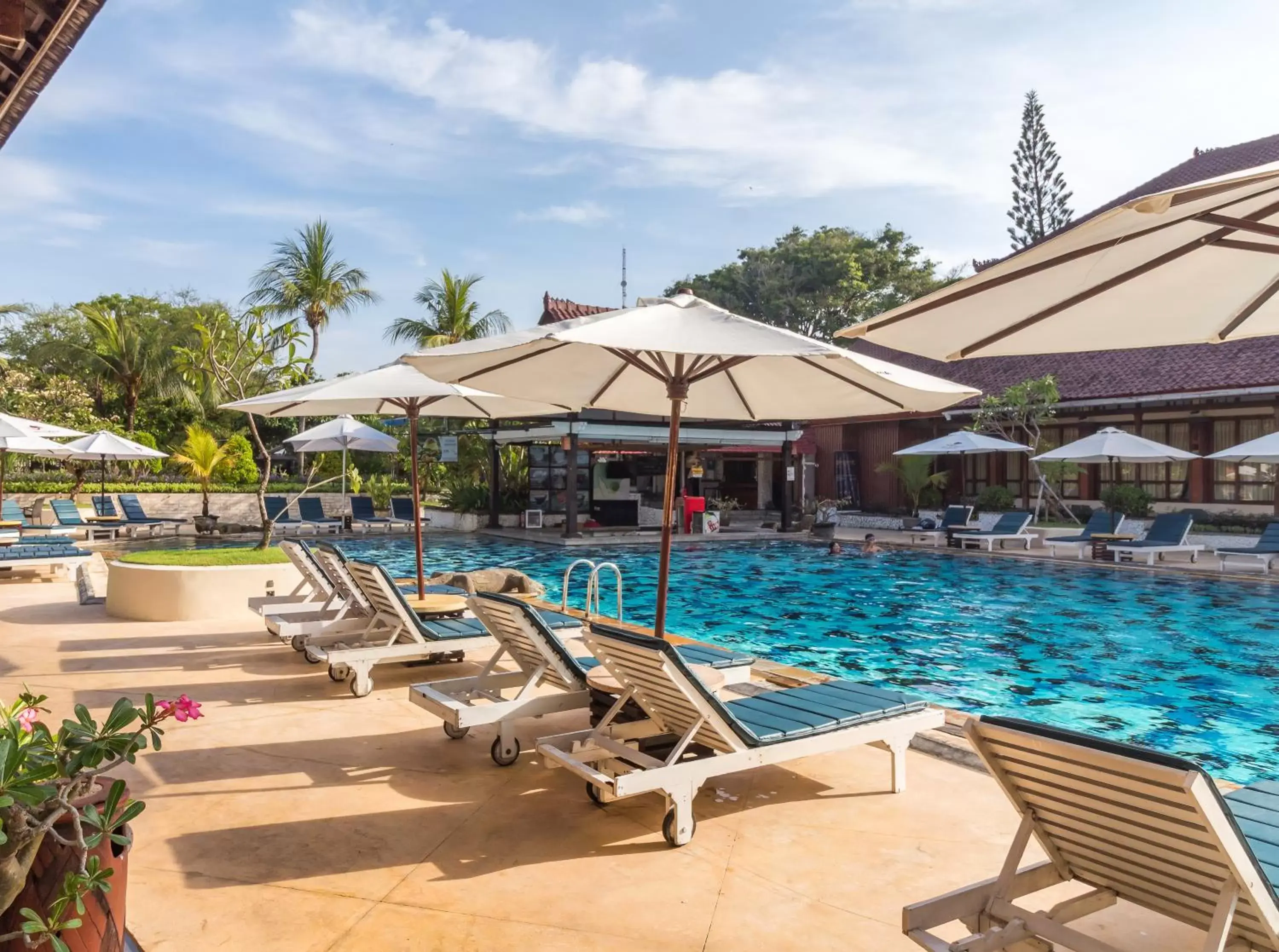 Swimming Pool in Grand Istana Rama Hotel