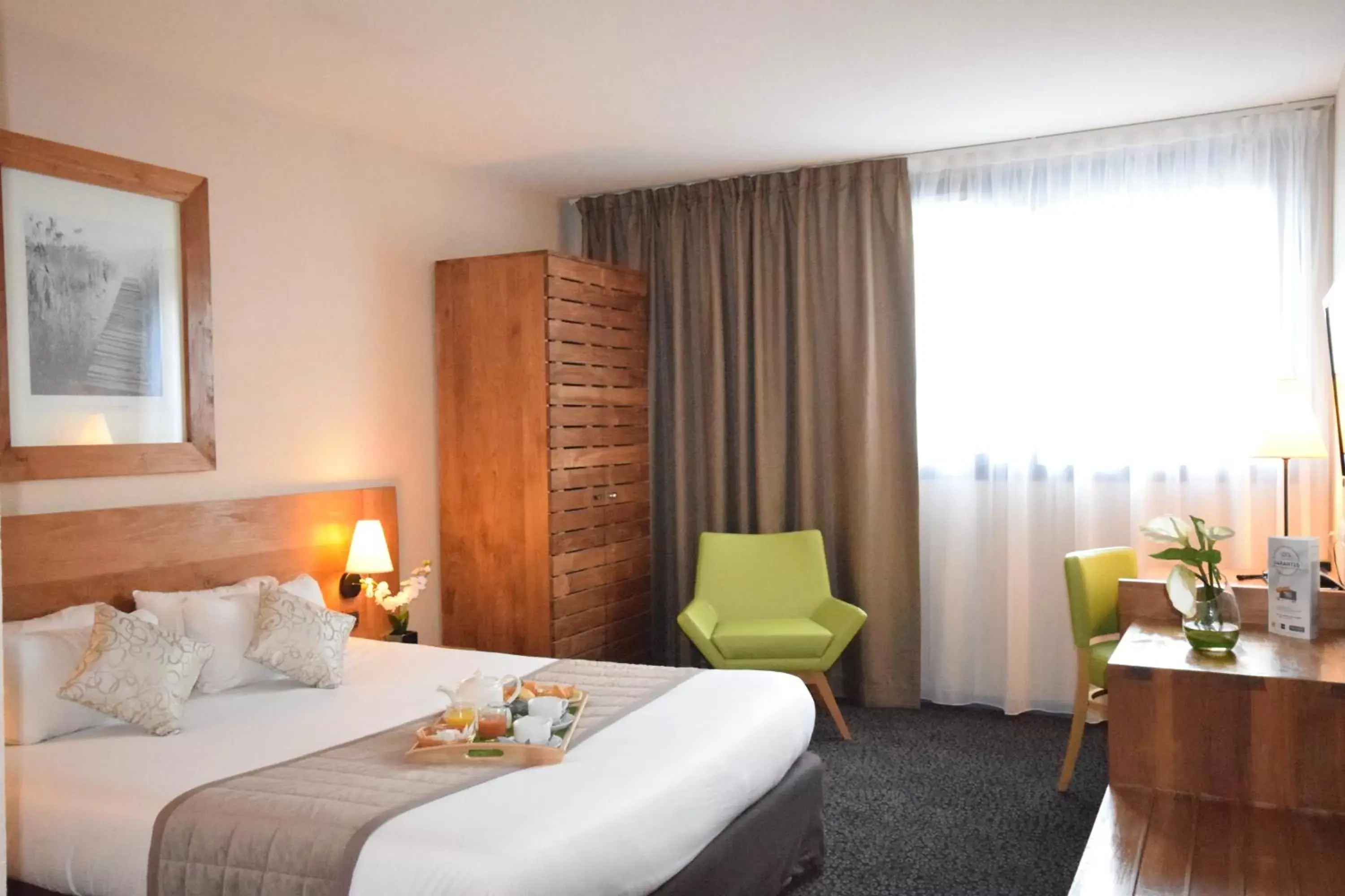 Bedroom, Bed in Kyriad Prestige Bordeaux Aeroport