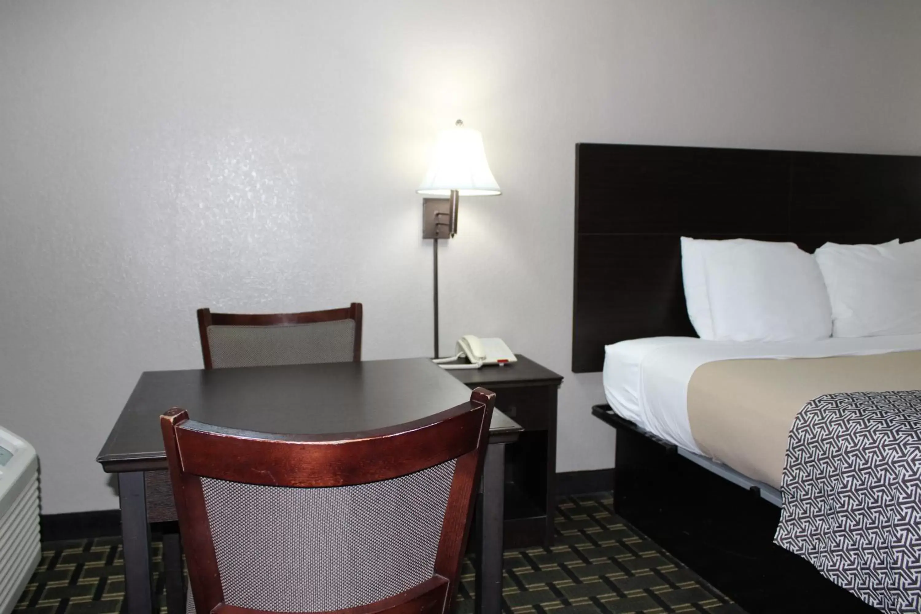 acessibility, Bed in Savannah Inn - Savannah I-95 North