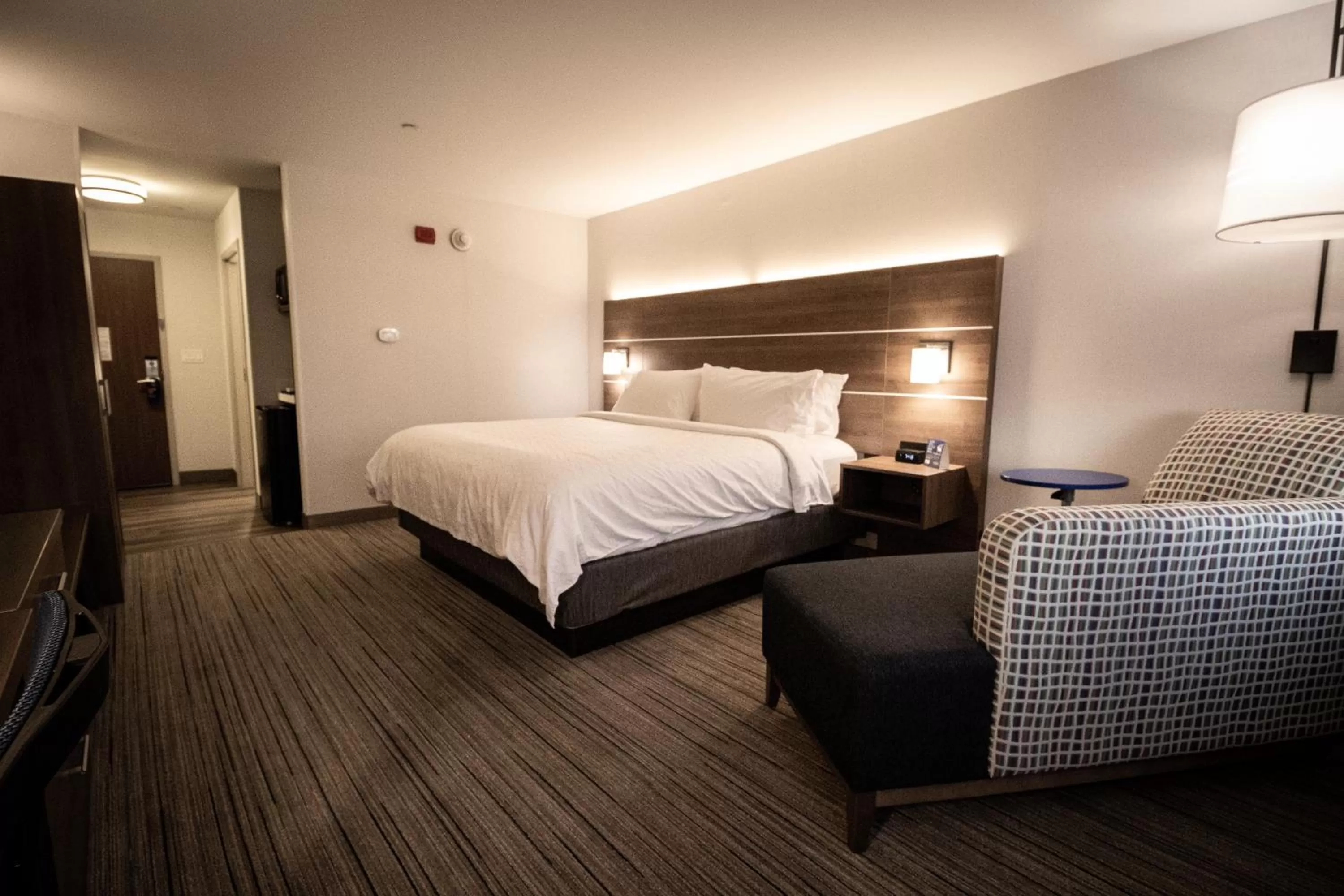 Photo of the whole room, Bed in Holiday Inn Express & Suites - Boston South - Randolph by IHG